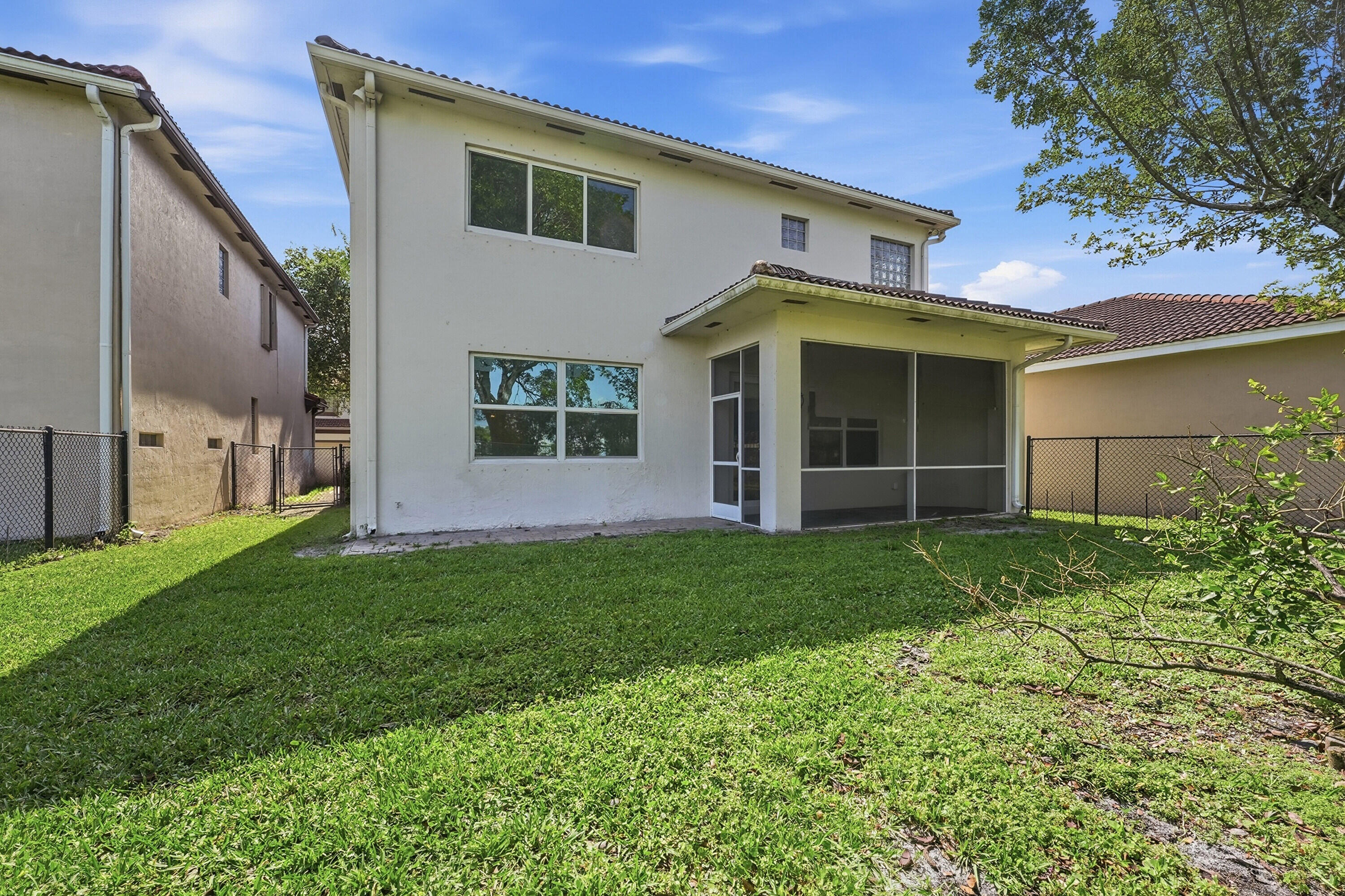 1275 Rosegate, Riviera Beach FL 33404