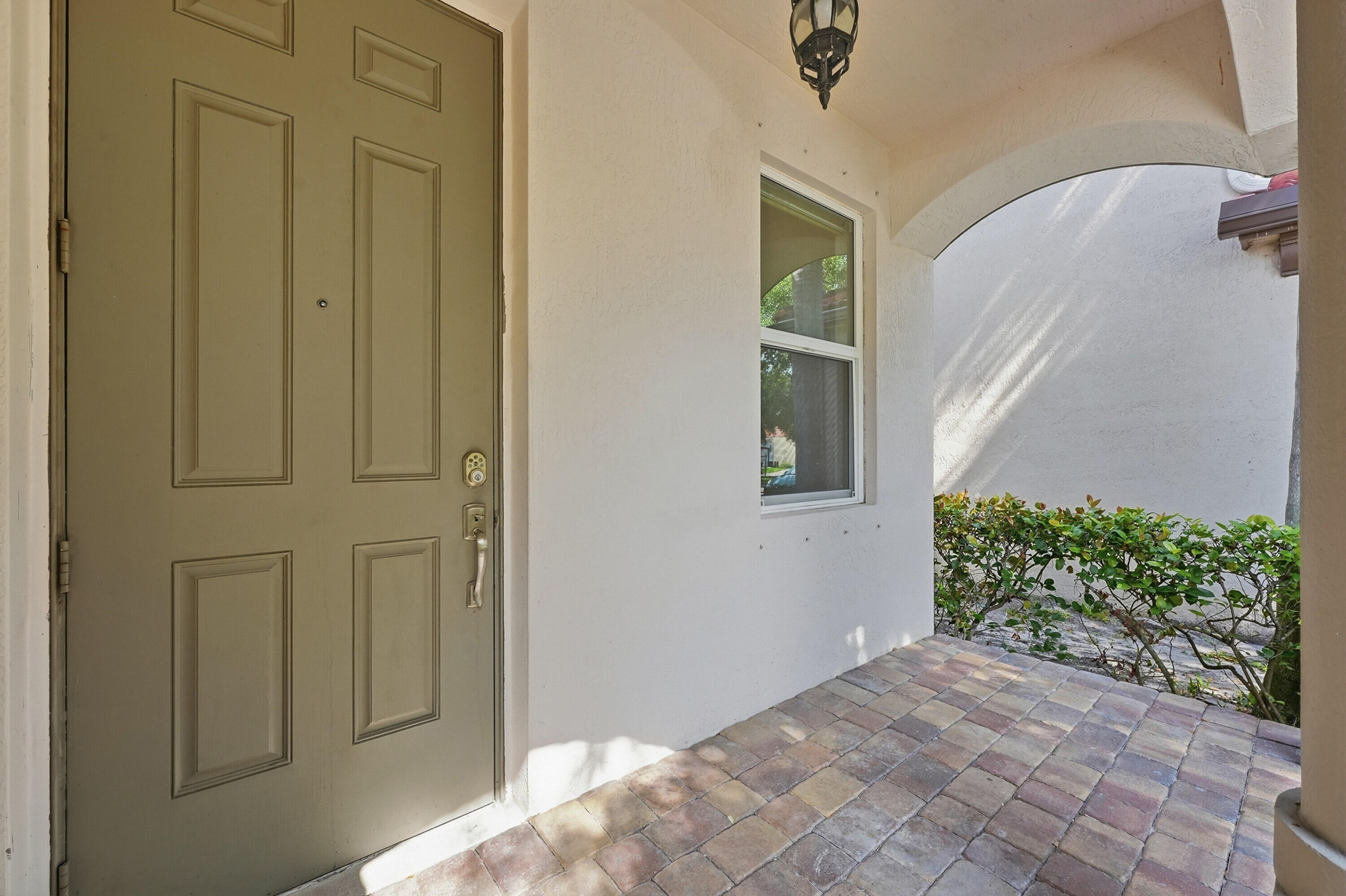 1275 Rosegate, Riviera Beach FL 33404
