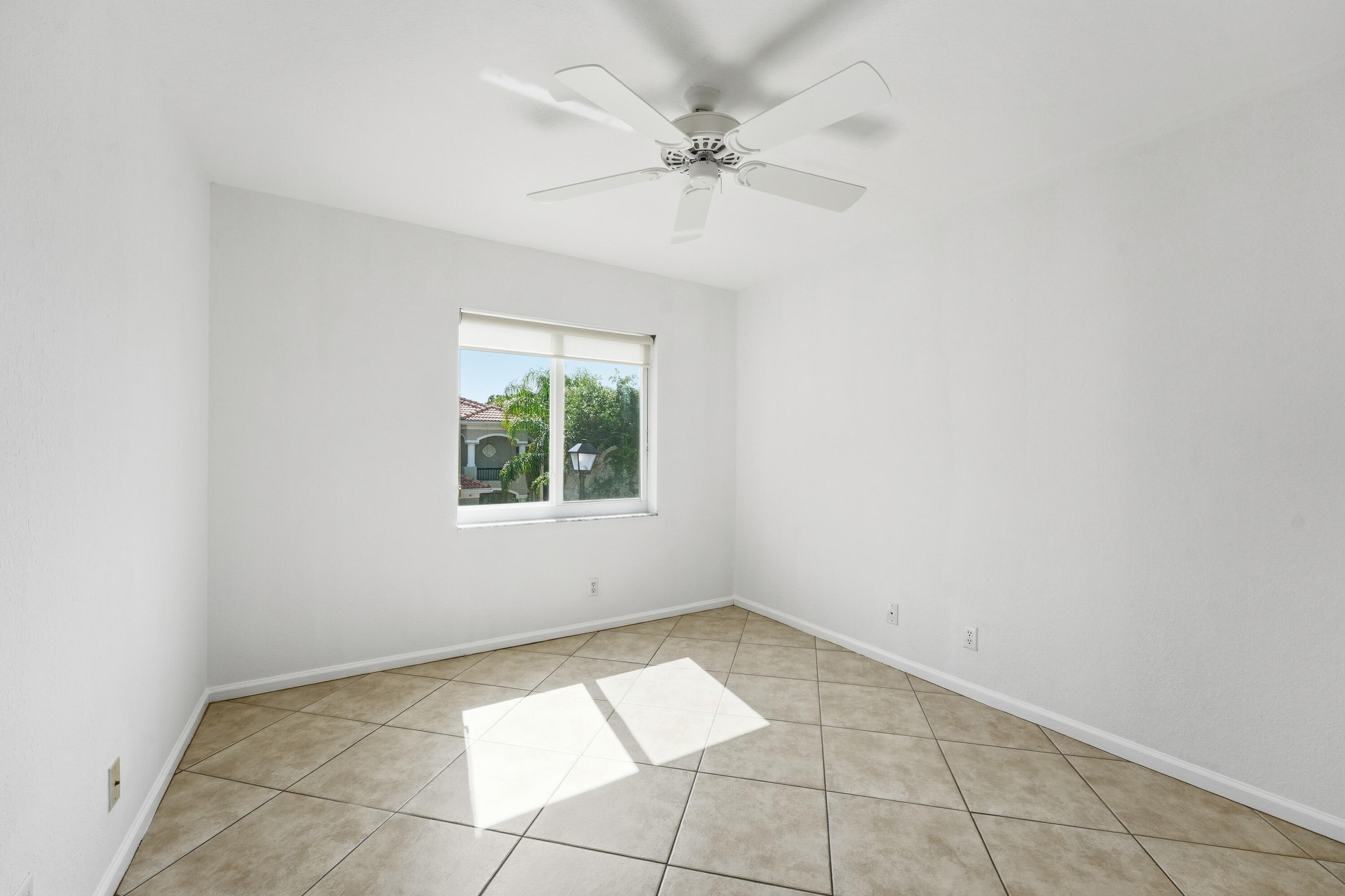 1275 Rosegate, Riviera Beach FL 33404