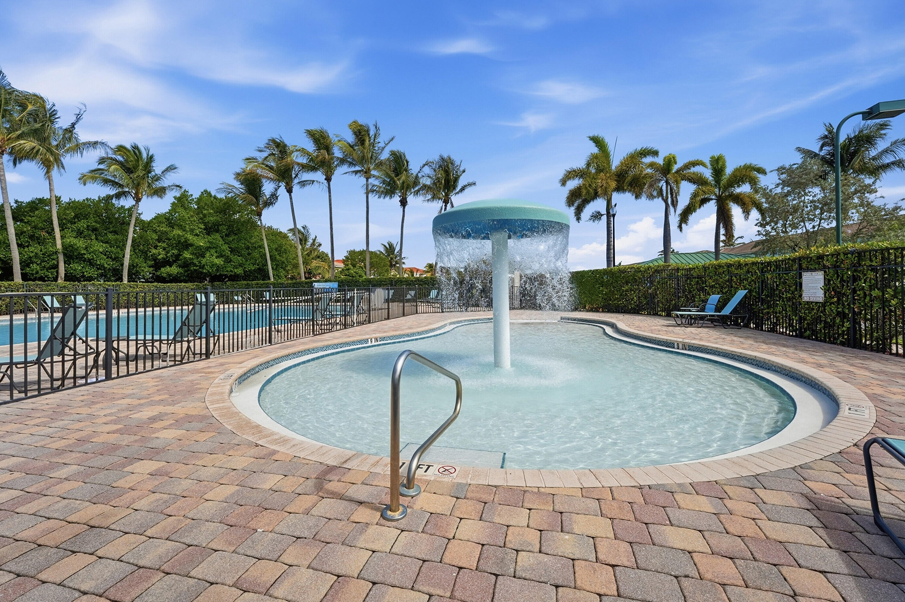 1275 Rosegate, Riviera Beach FL 33404