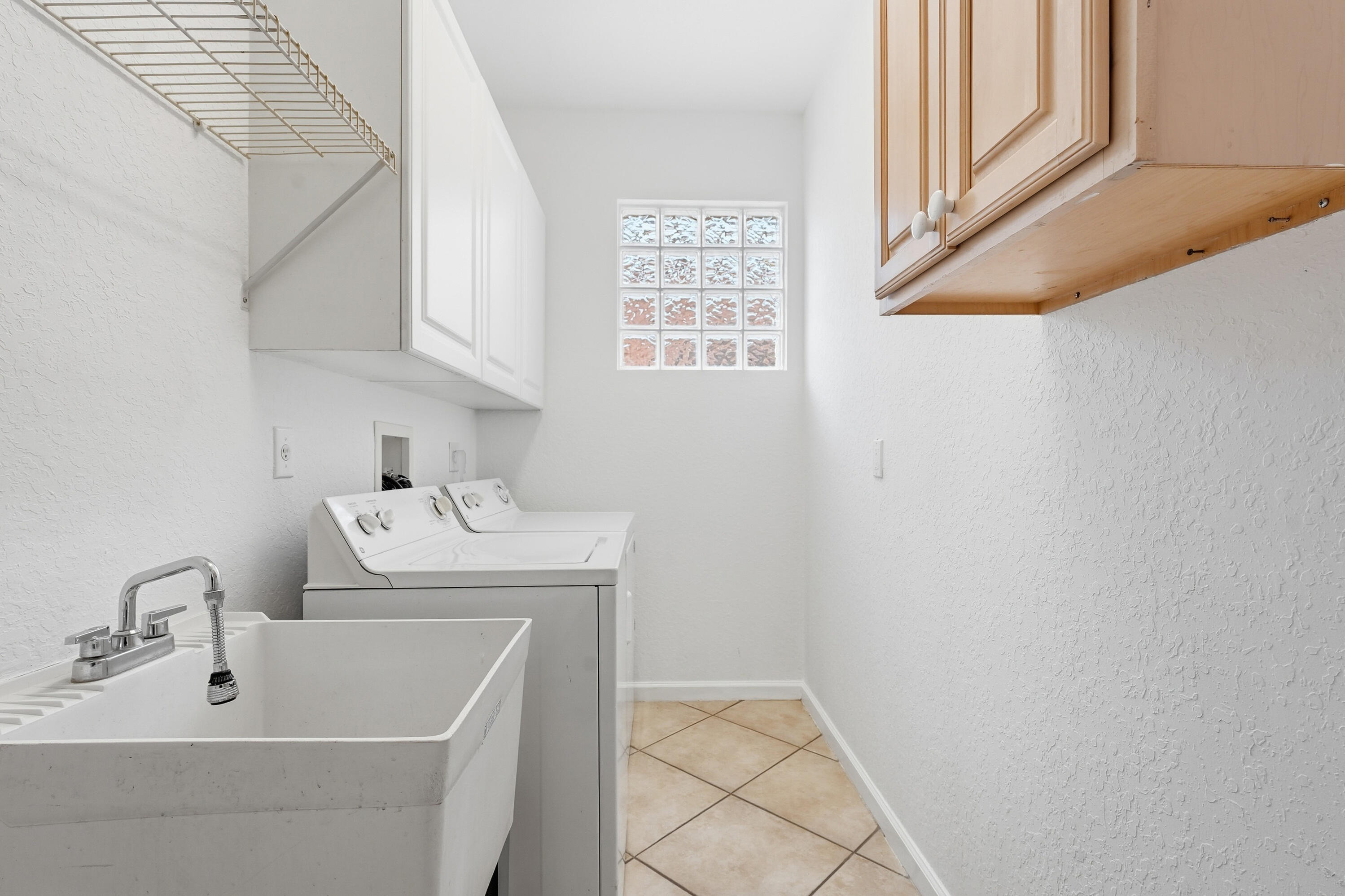 1275 Rosegate, Riviera Beach FL 33404