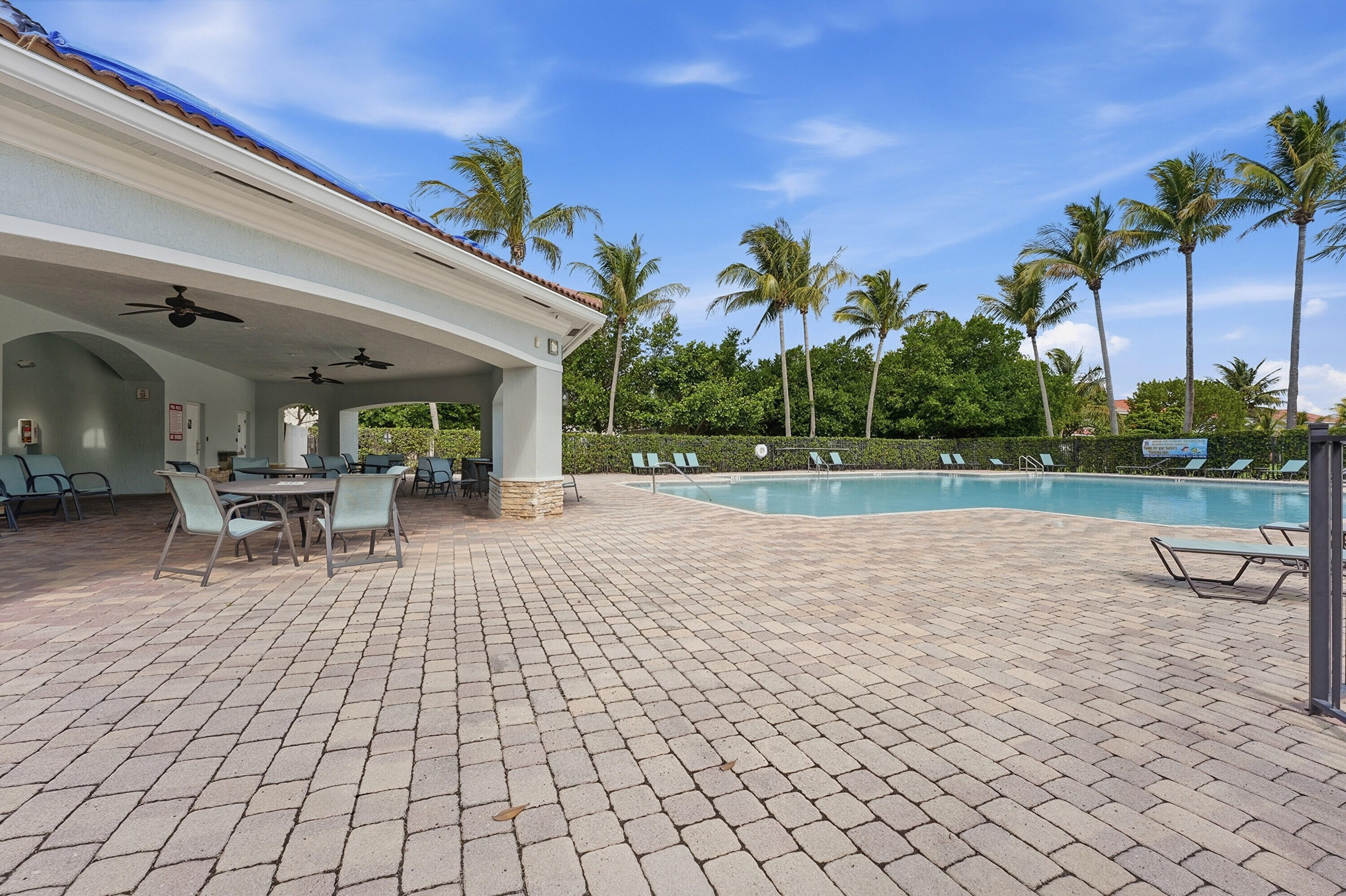 1275 Rosegate, Riviera Beach FL 33404