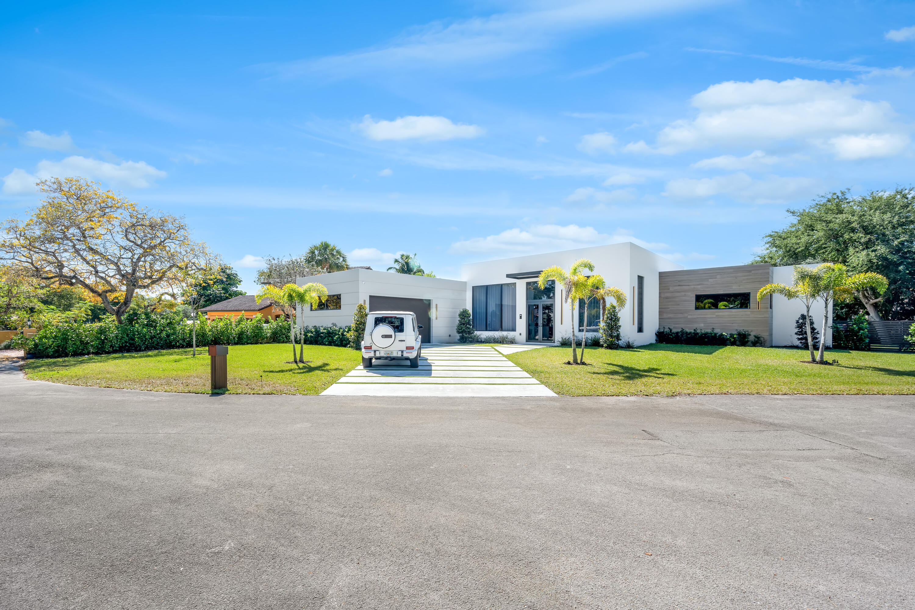 1000 SW 93rd, Plantation FL 33324