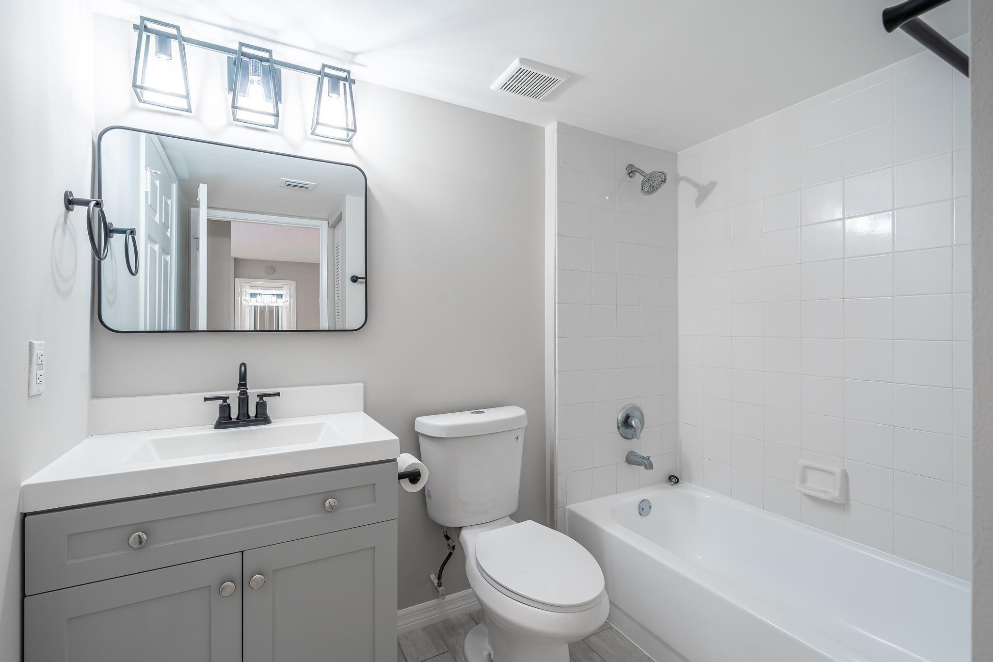 2600 S University #208, Davie FL 33328