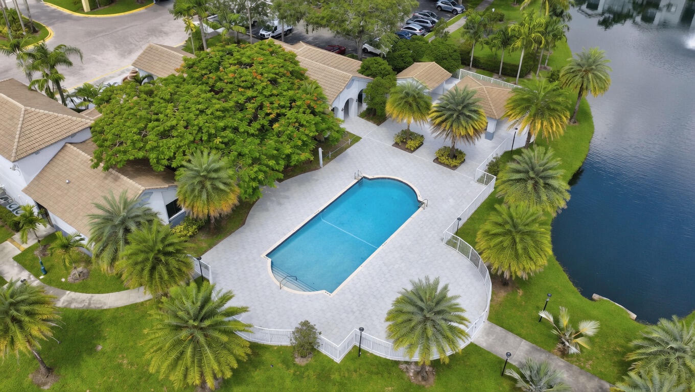 2600 S University #208, Davie FL 33328