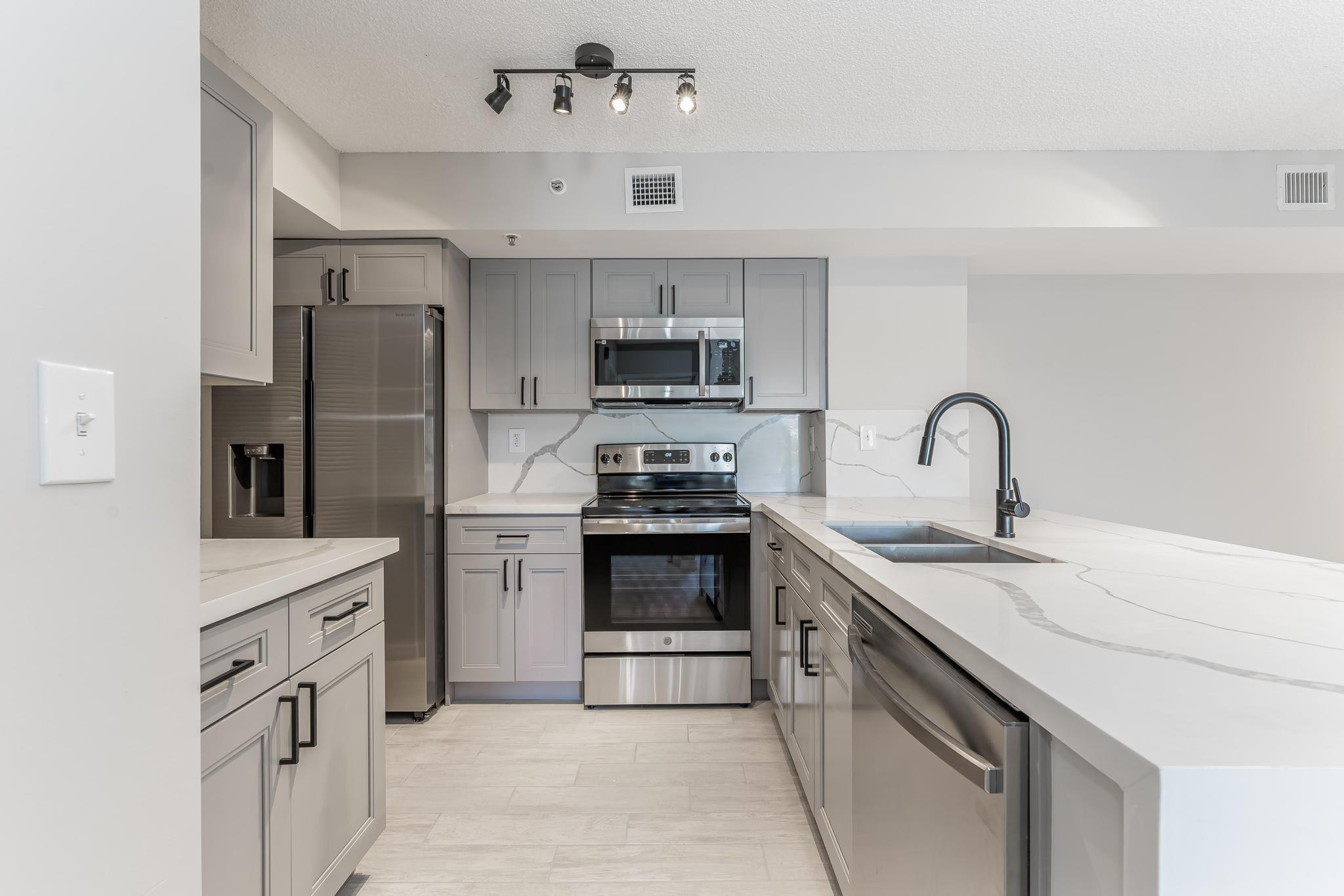 2600 S University #208, Davie FL 33328