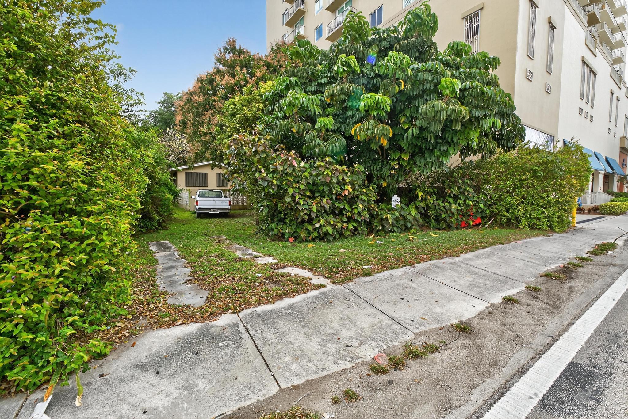975 SW 37th, Miami FL 33135