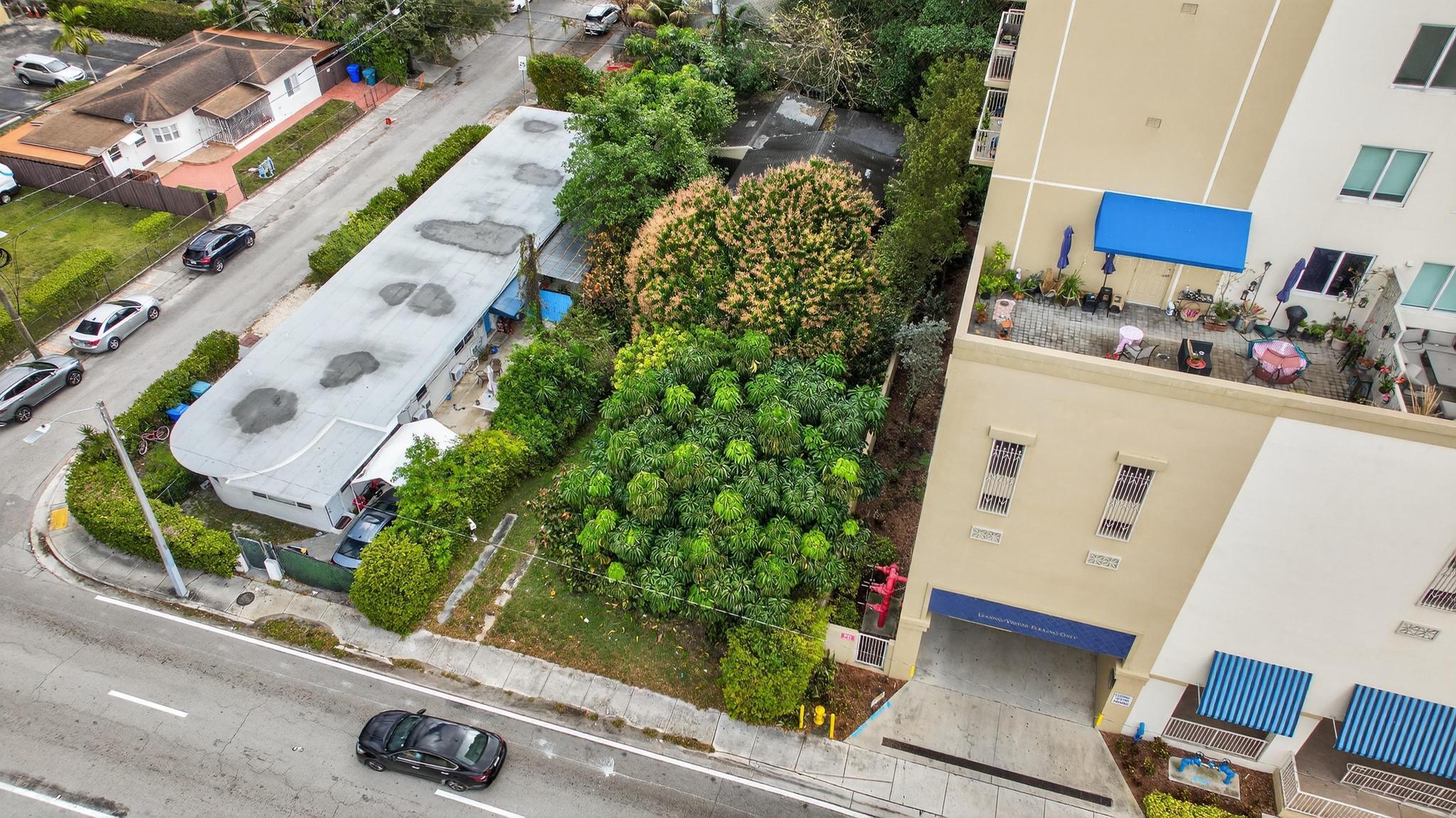 975 SW 37th, Miami FL 33135