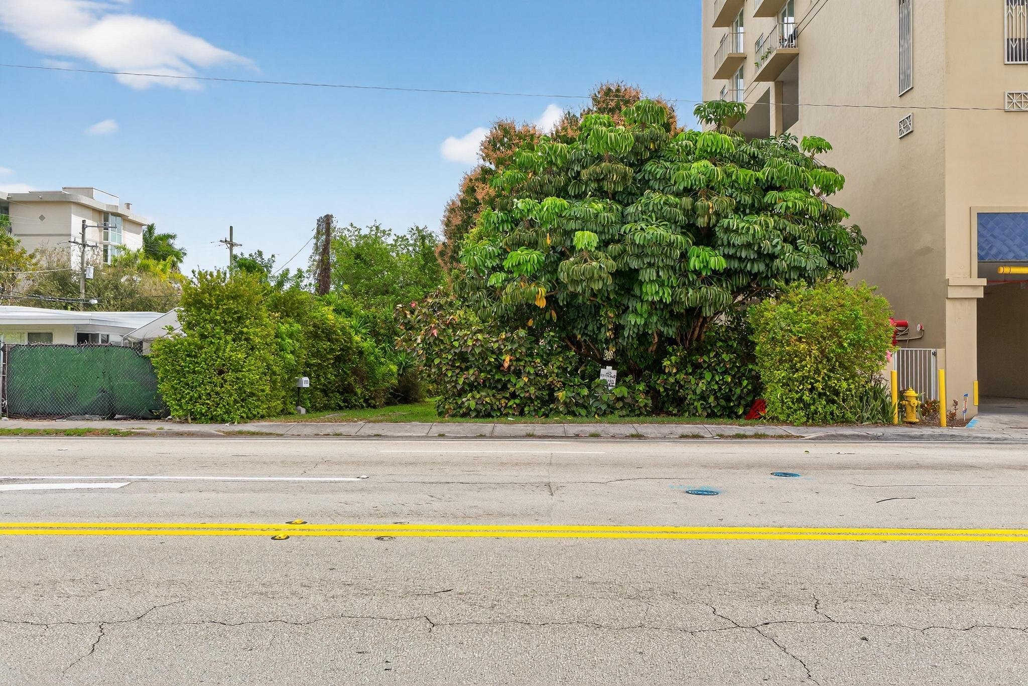 975 SW 37th, Miami FL 33135