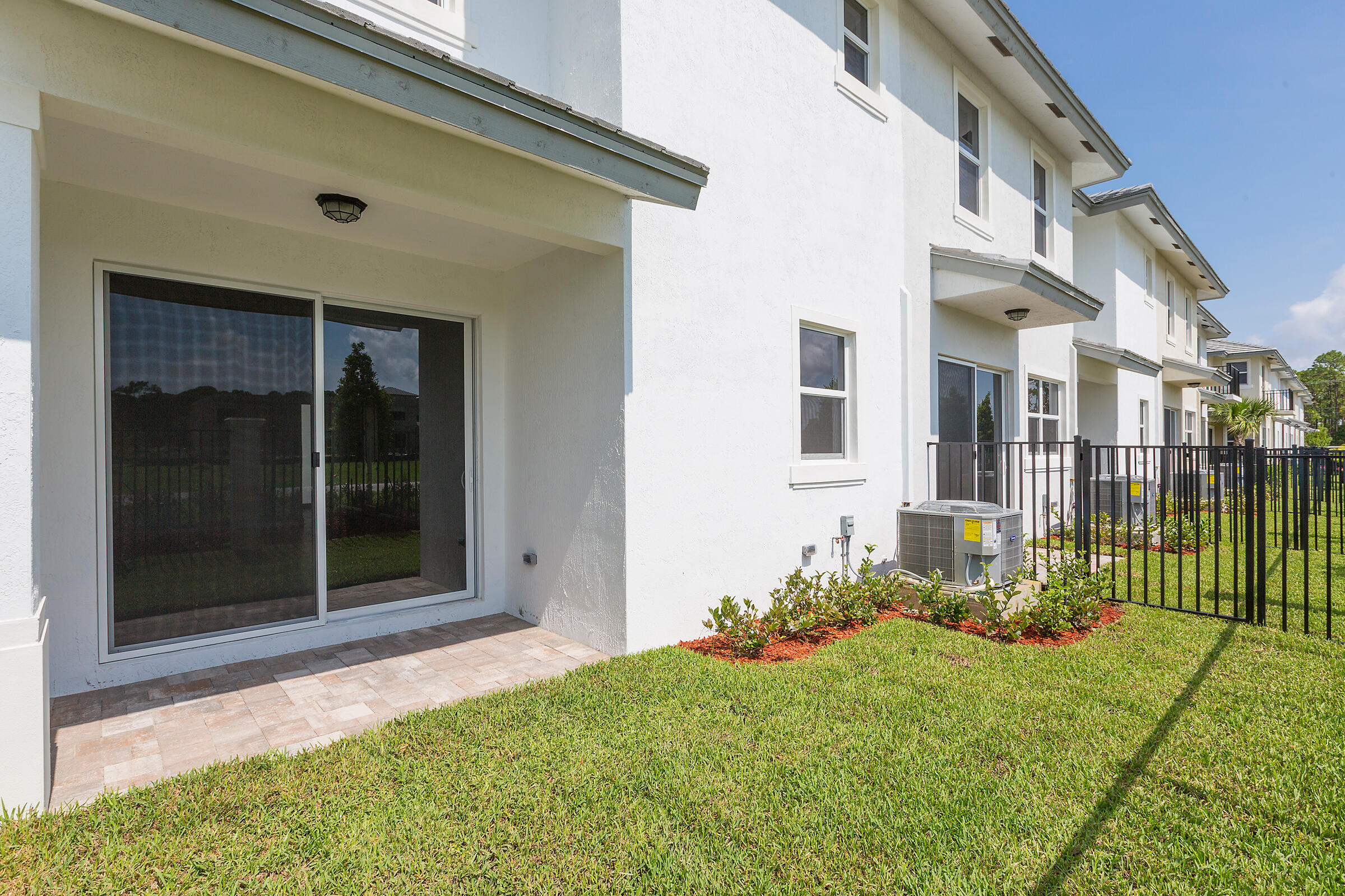 6979 Pines #35, Coconut Creek FL 33073