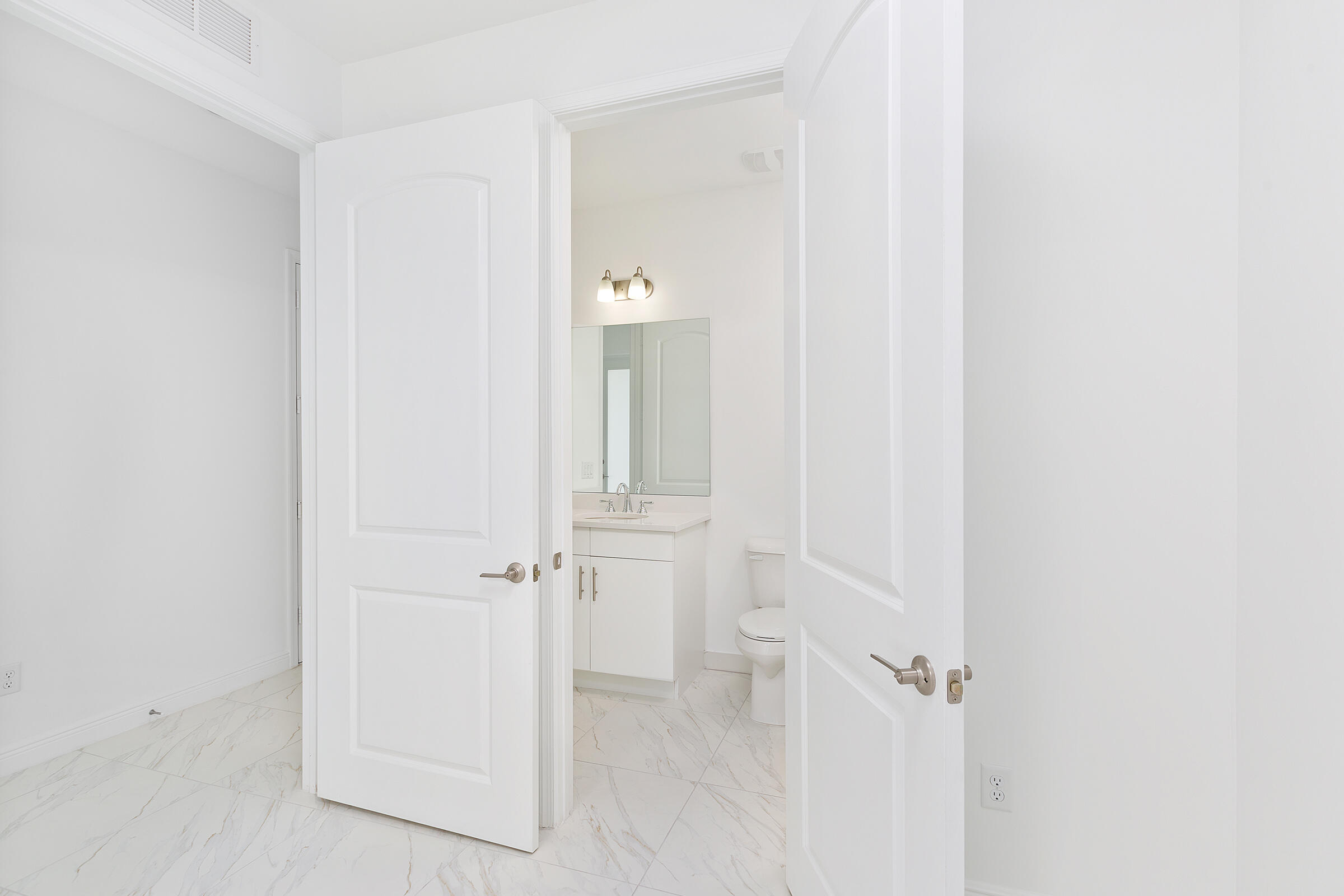 6979 Pines #35, Coconut Creek FL 33073