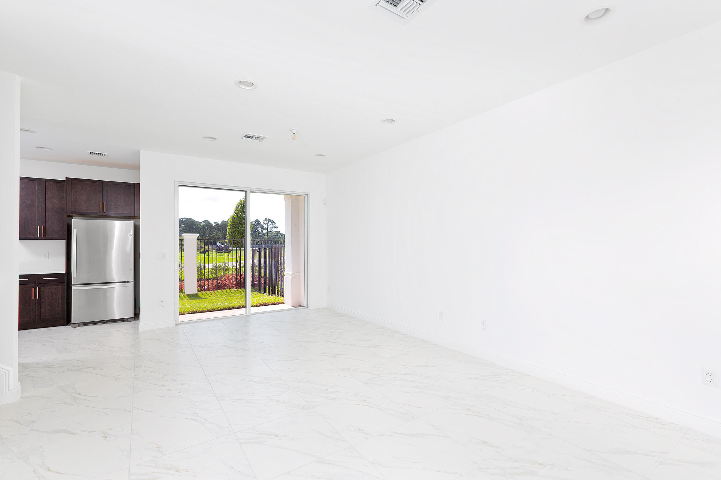 6979 Pines #35, Coconut Creek FL 33073