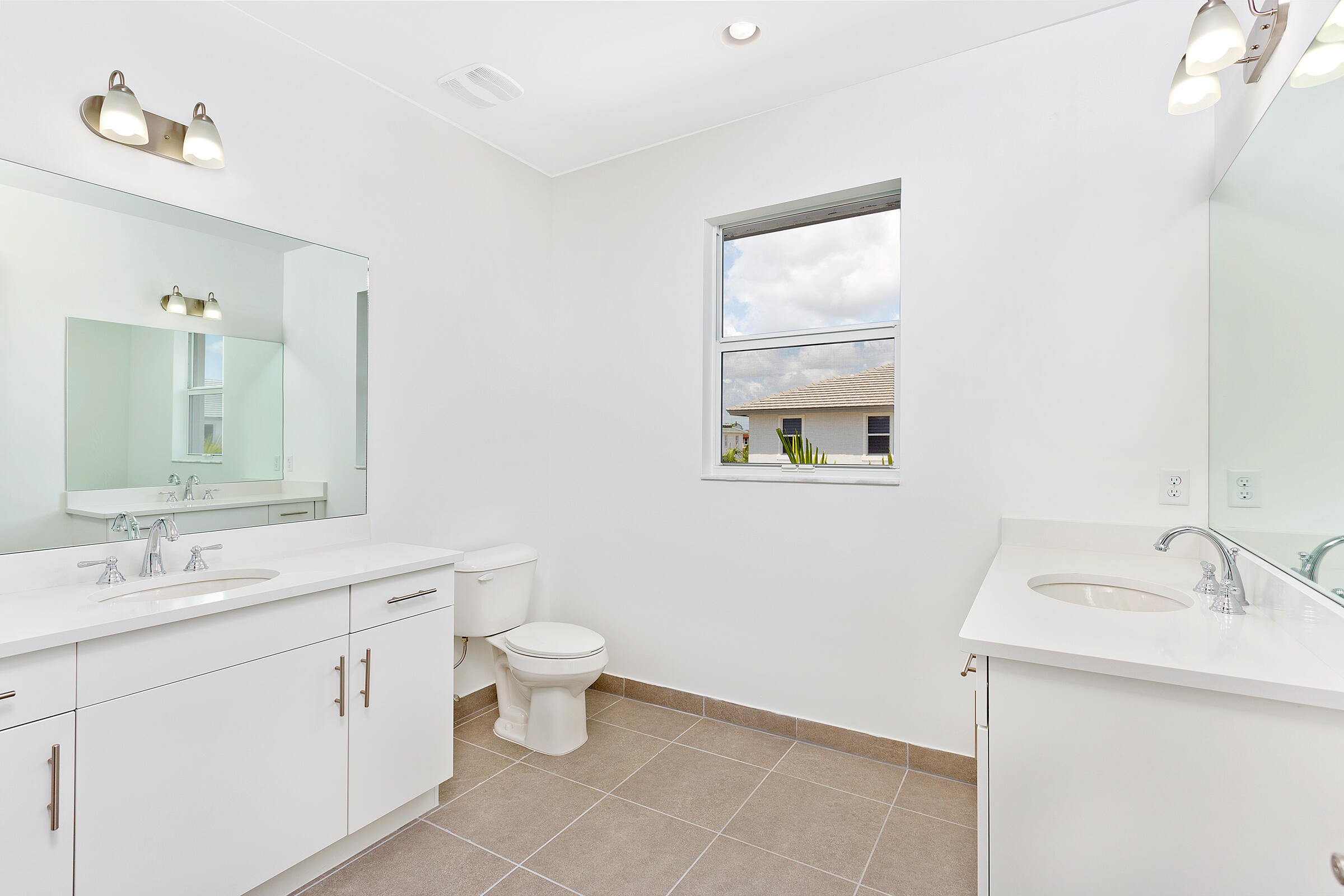 6979 Pines #35, Coconut Creek FL 33073