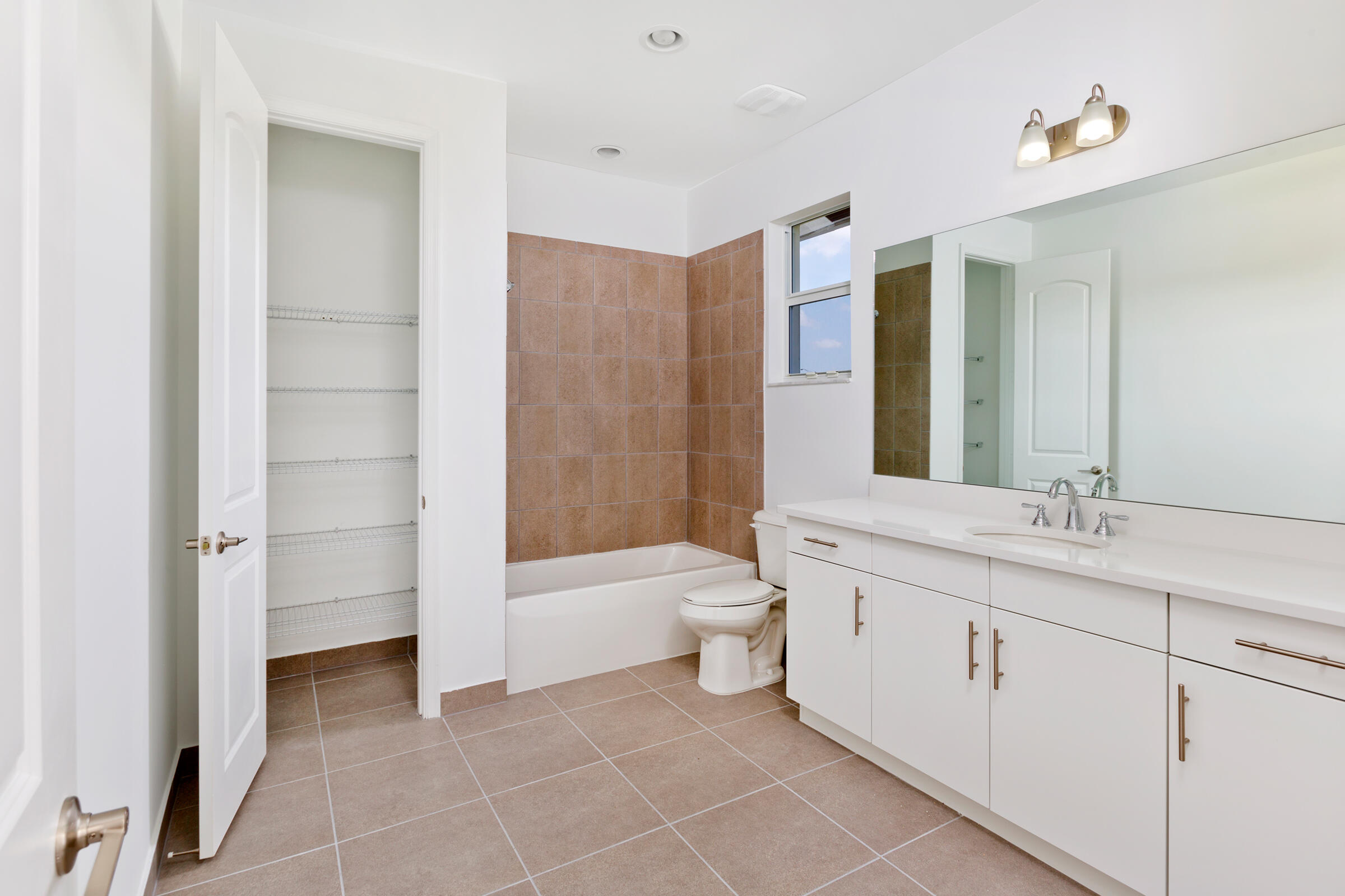 6979 Pines #35, Coconut Creek FL 33073