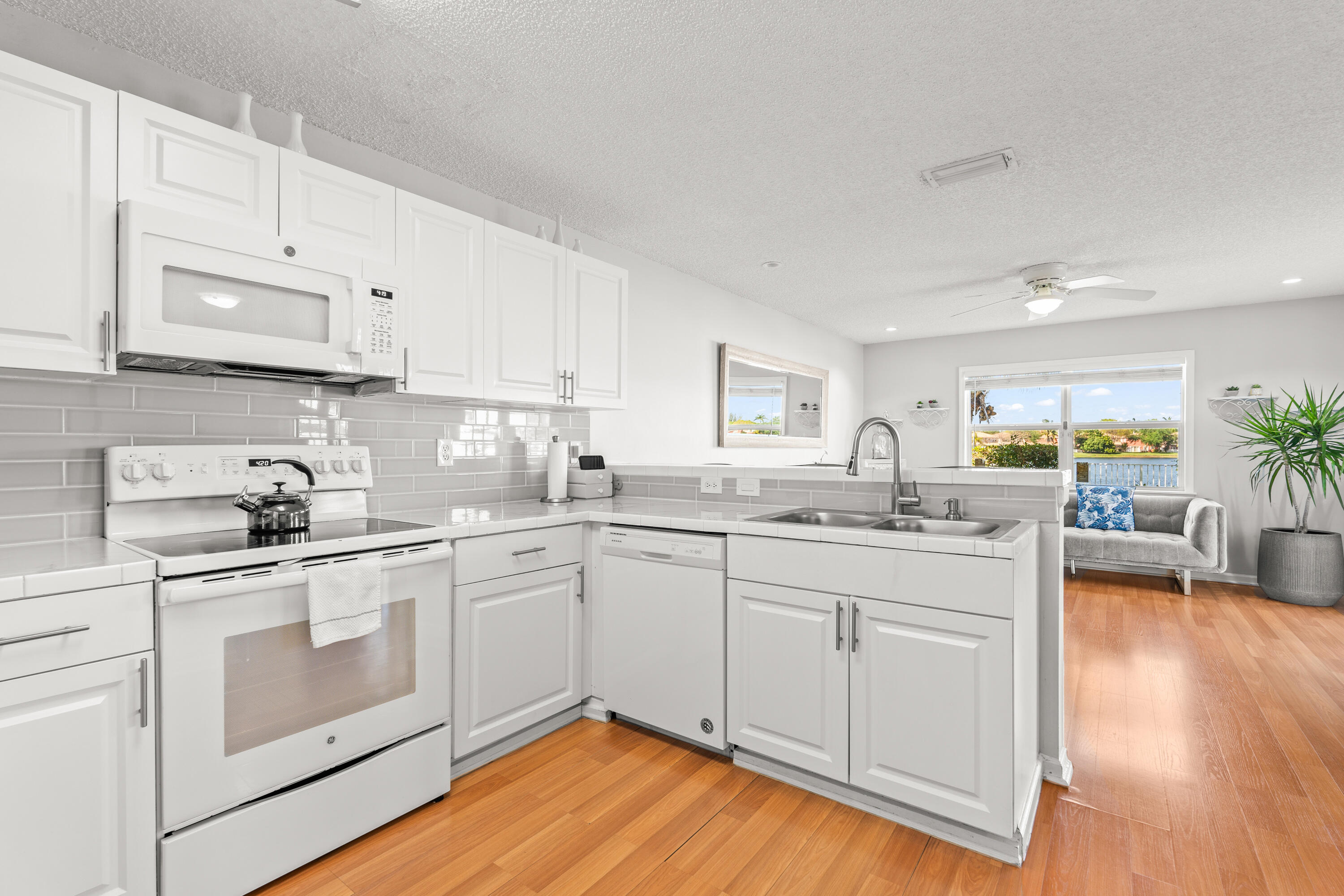 3302 Bollard, West Palm Beach FL 33411