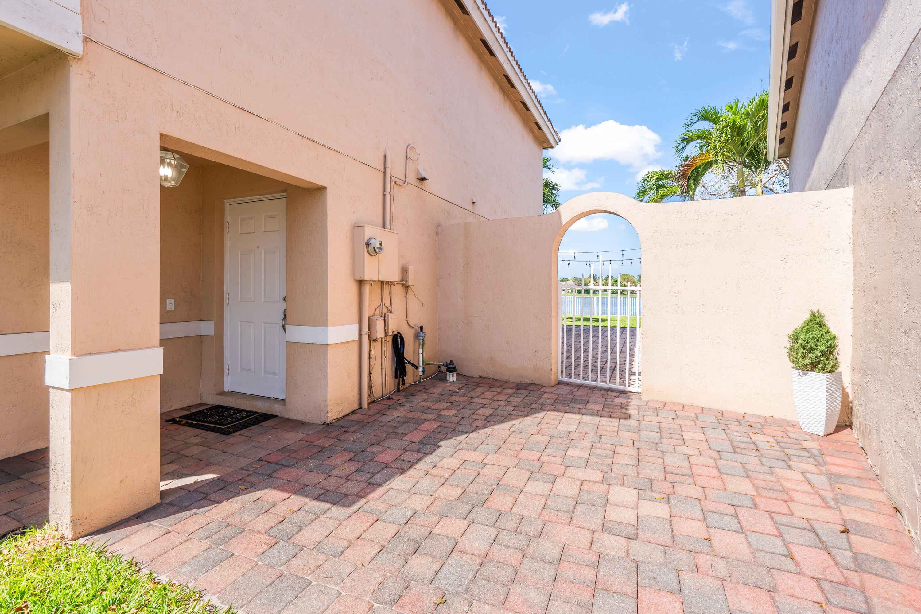 3302 Bollard, West Palm Beach FL 33411