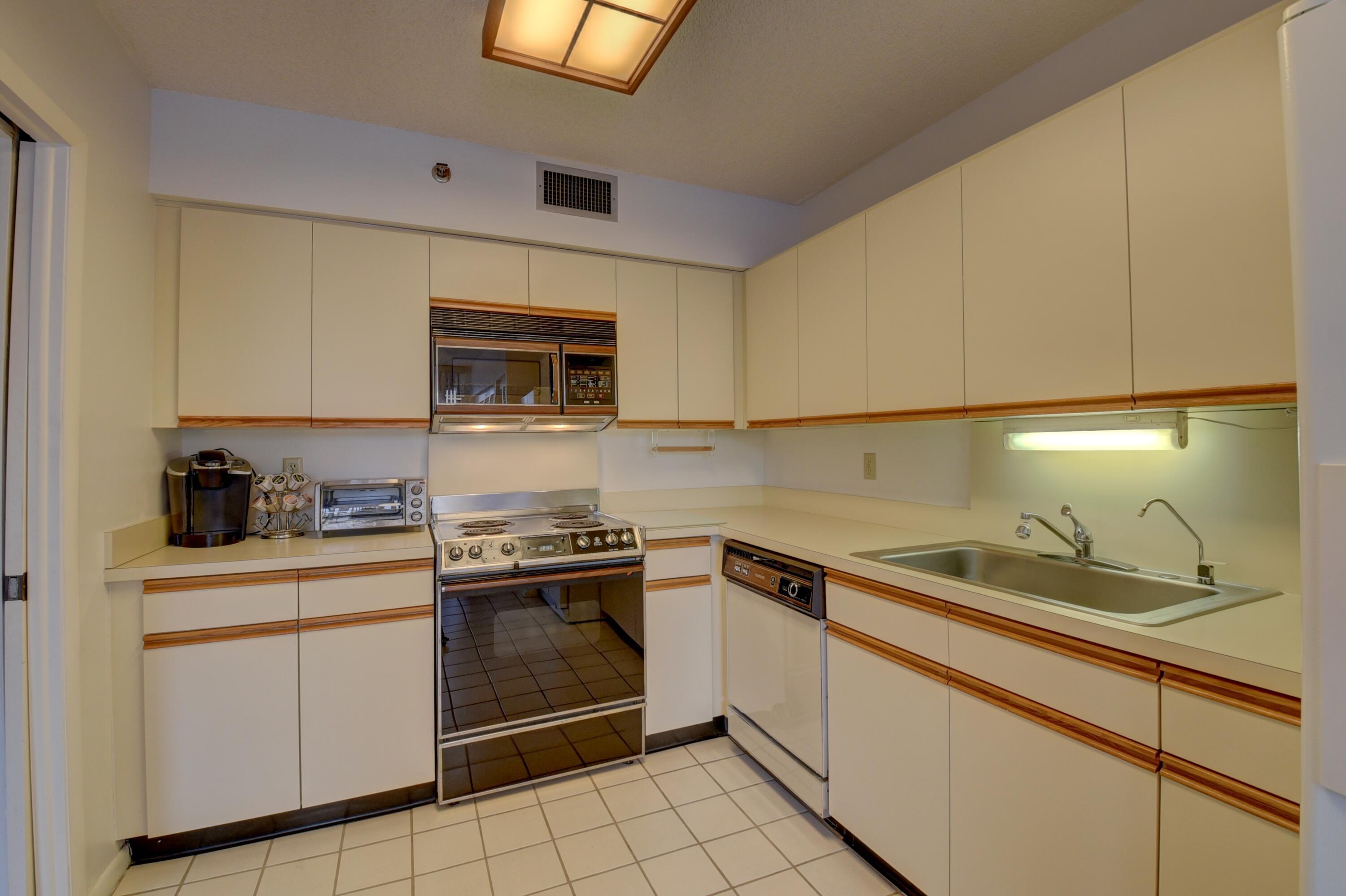 7194 Promenade #202, Boca Raton FL 33433