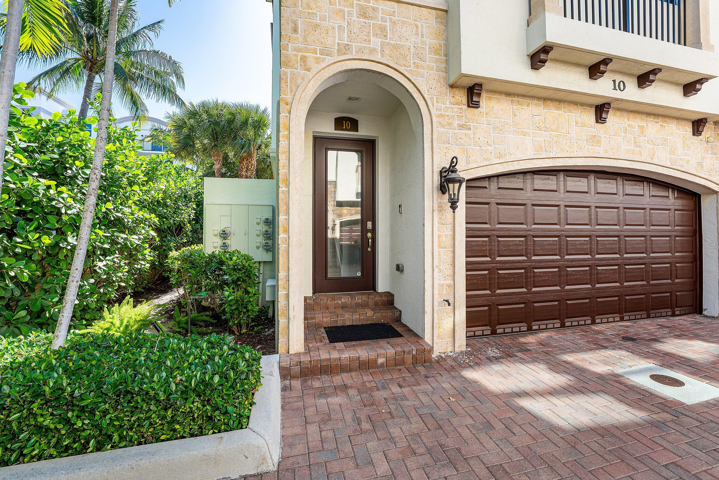 10 Windward, Boynton Beach FL 33435