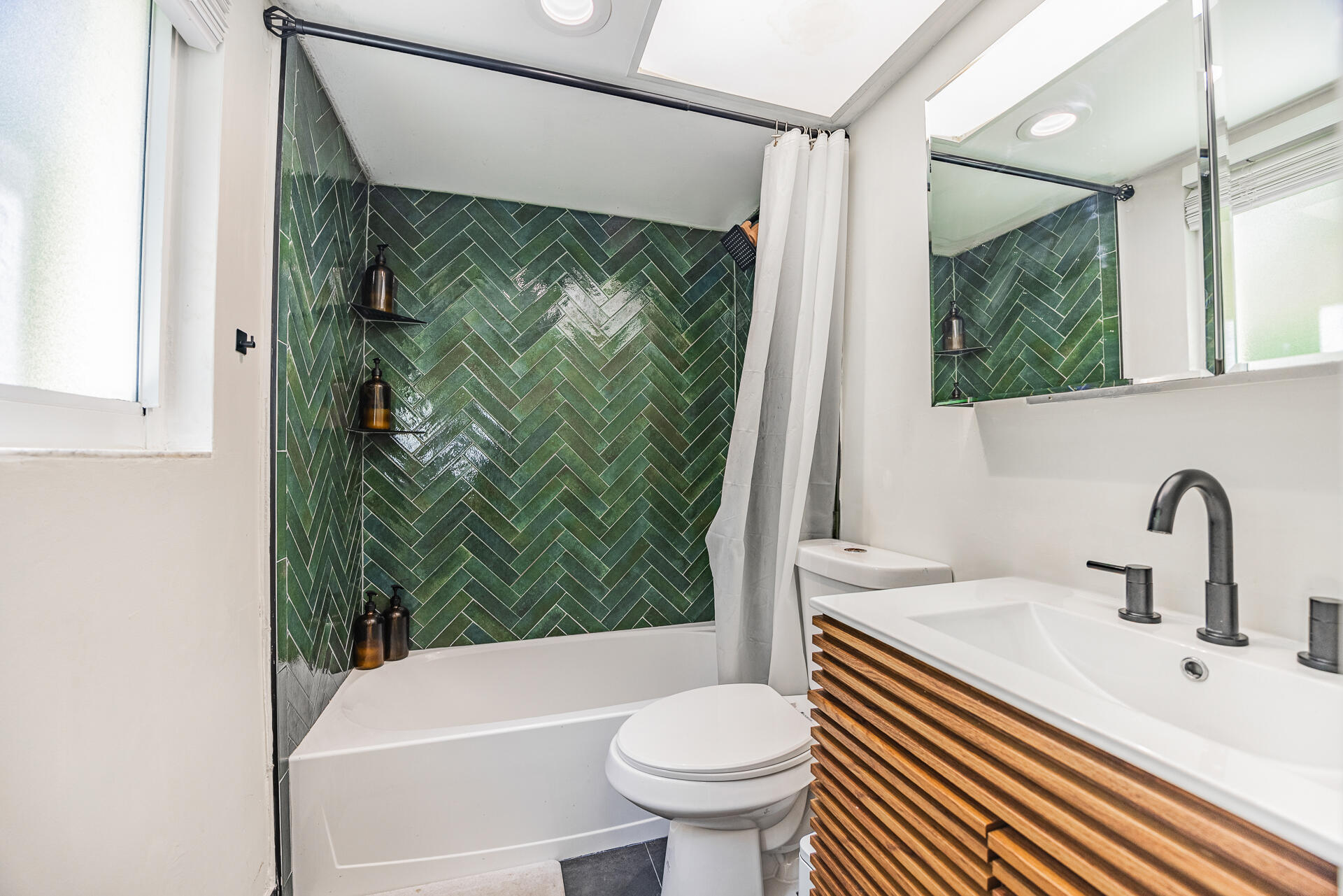1308 Bayview #1c, Fort Lauderdale FL 33304