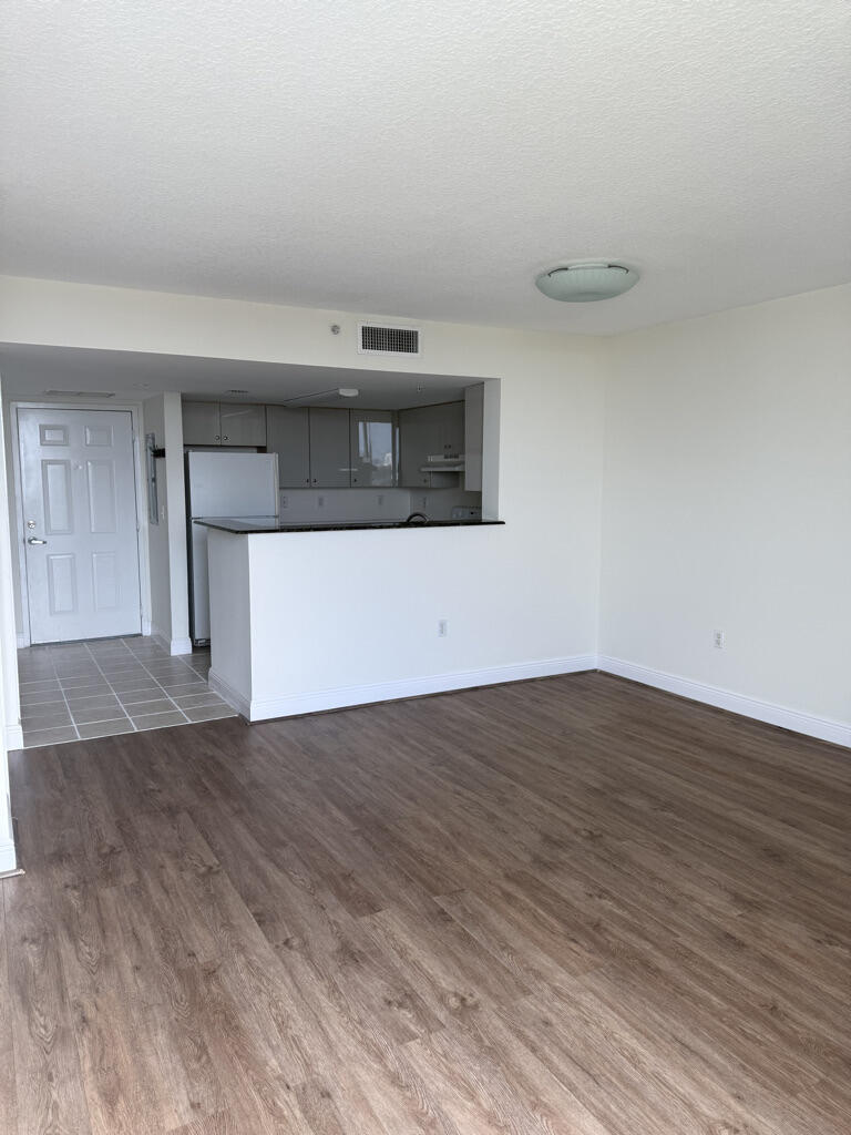 3000 Coral #1007, Miami FL 33145
