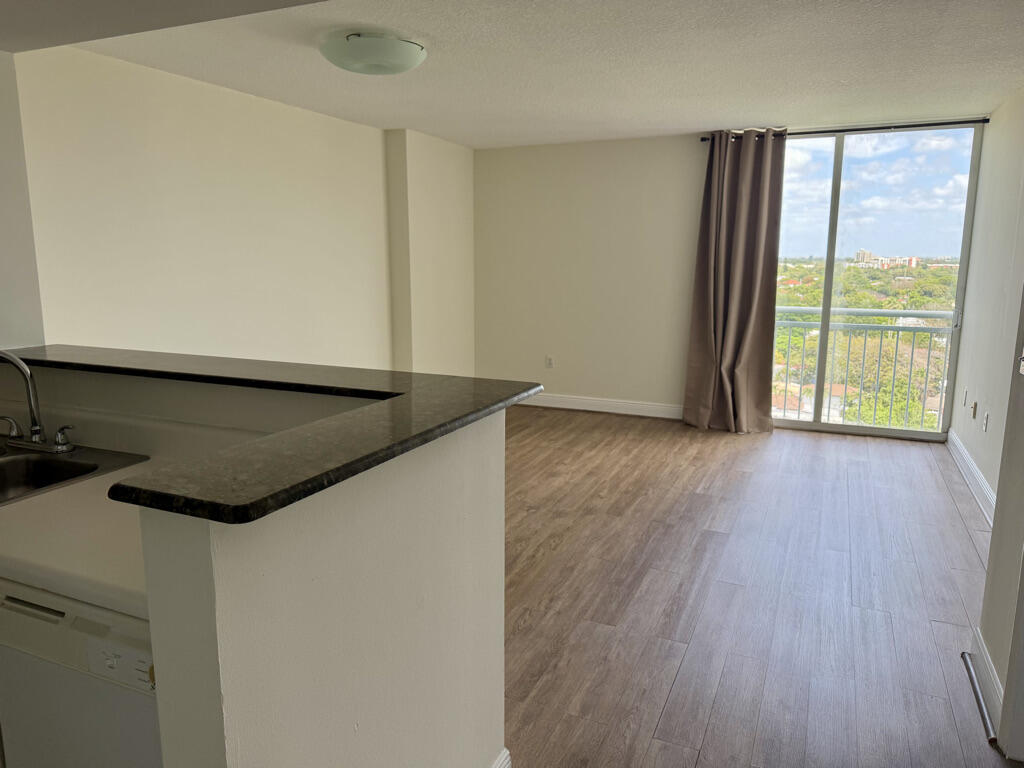 3000 Coral #1007, Miami FL 33145