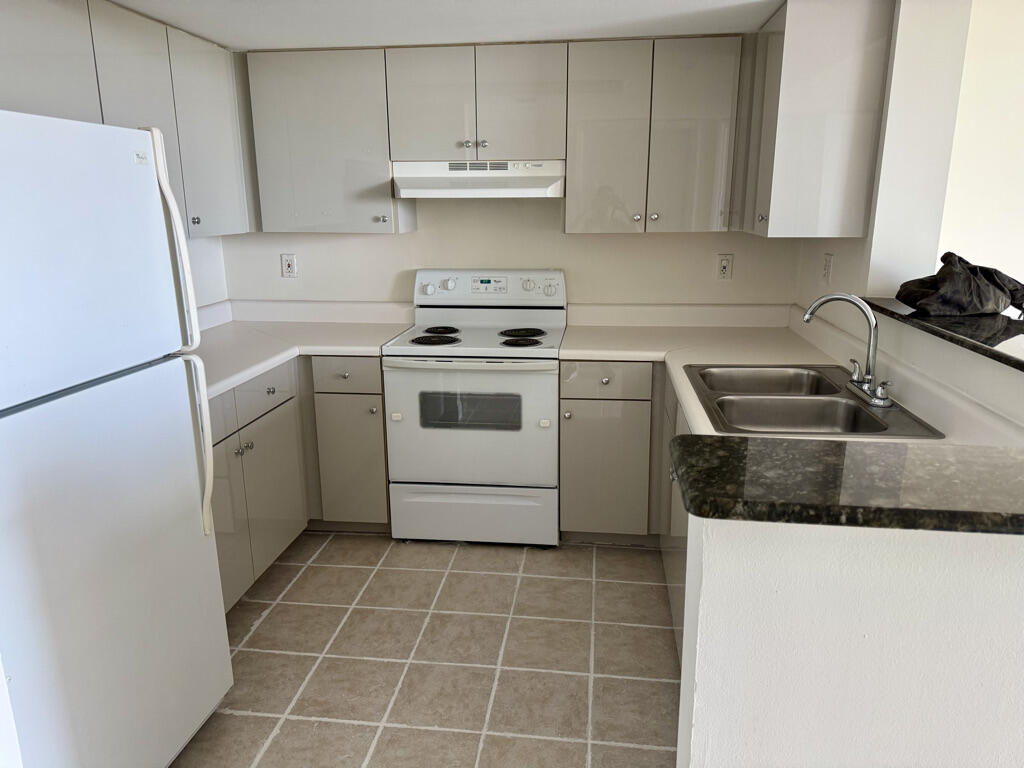 3000 Coral #1007, Miami FL 33145