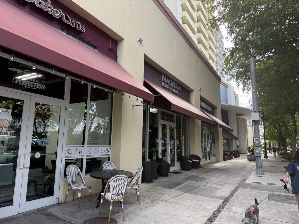 3000 Coral #1007, Miami FL 33145