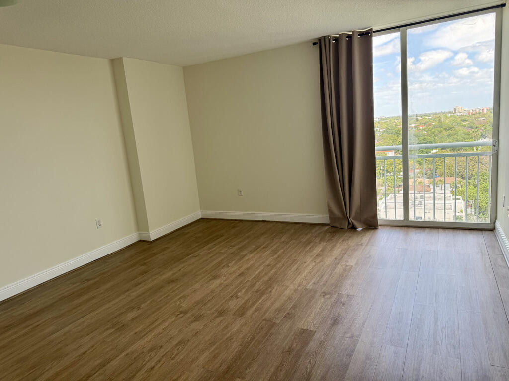 3000 Coral #1007, Miami FL 33145