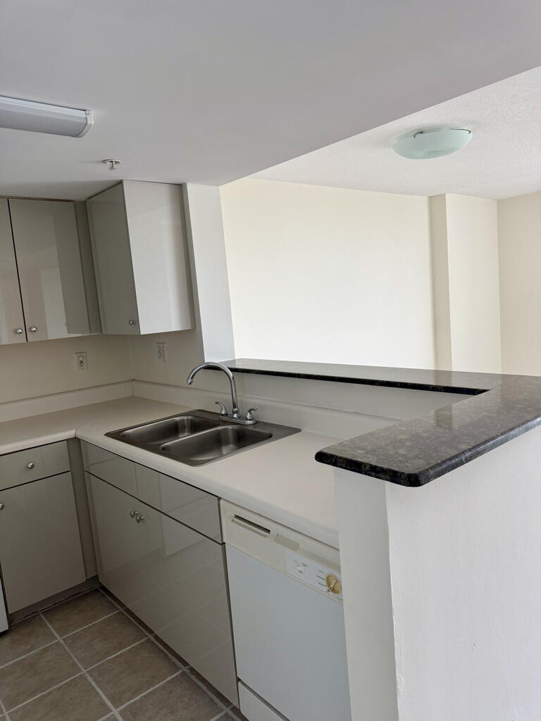 3000 Coral #1007, Miami FL 33145