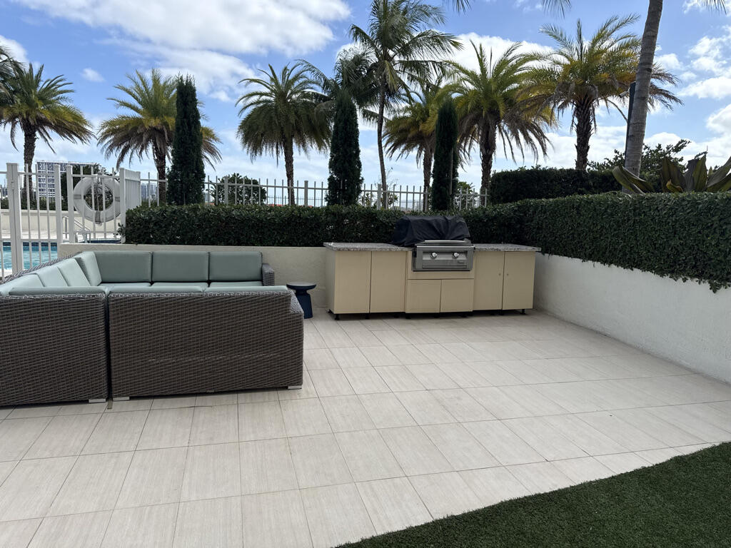 3000 Coral #1007, Miami FL 33145