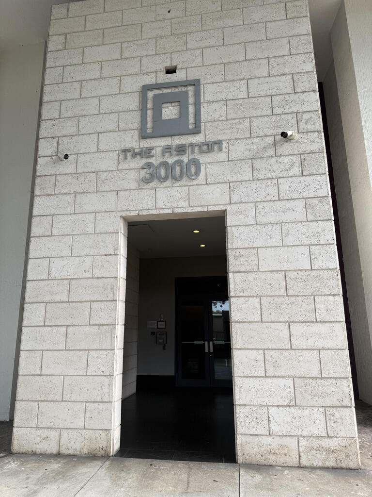 3000 Coral #1007, Miami FL 33145