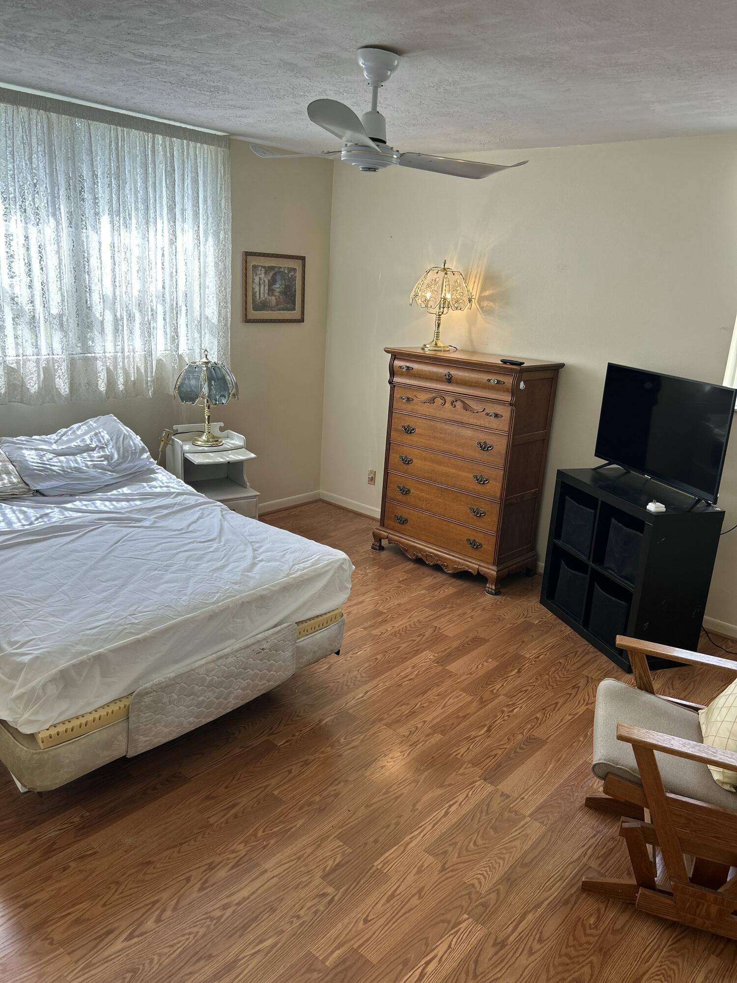 2801 Somerset #201, Lauderdale Lakes FL 33311