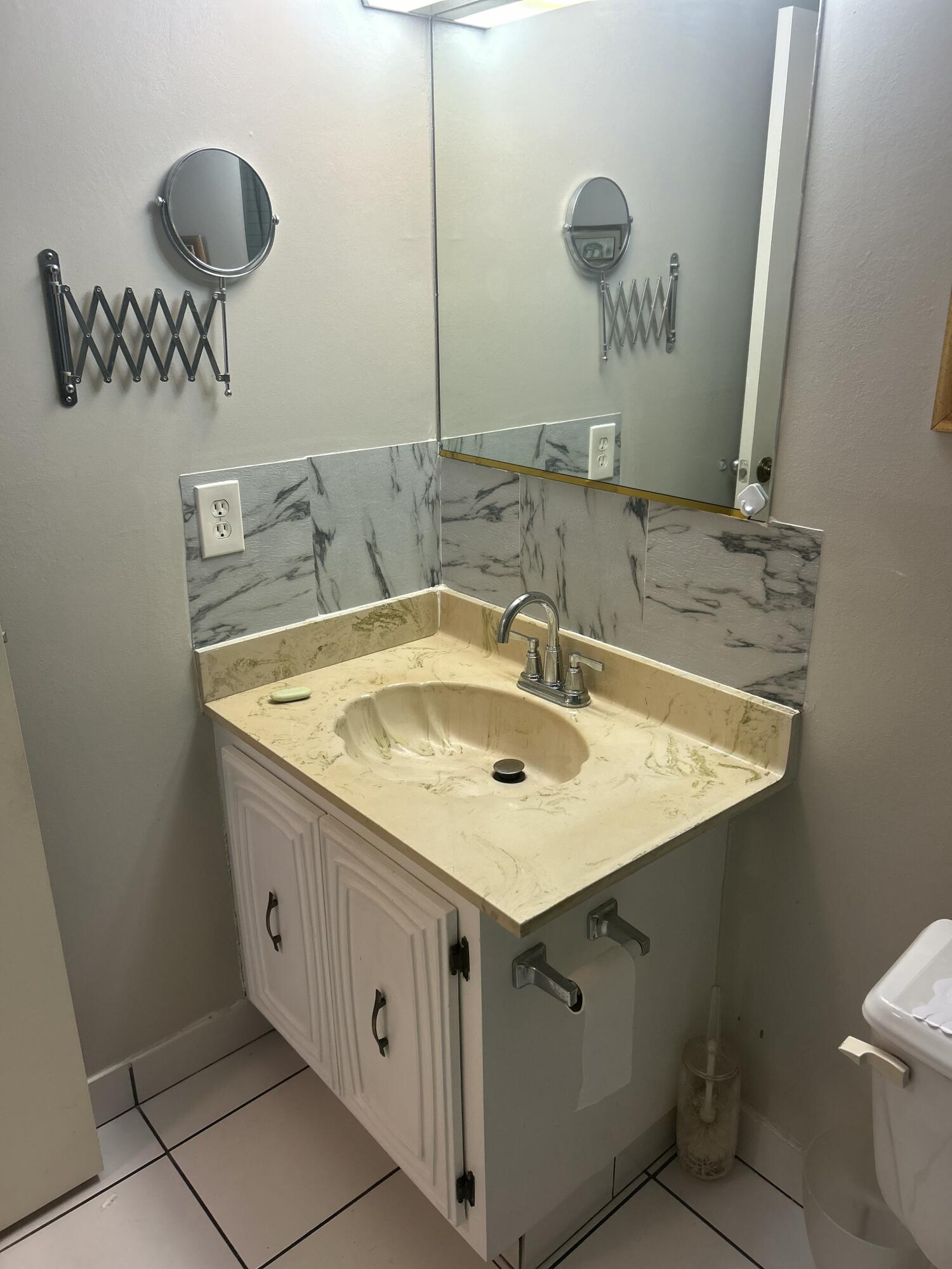 2801 Somerset #201, Lauderdale Lakes FL 33311