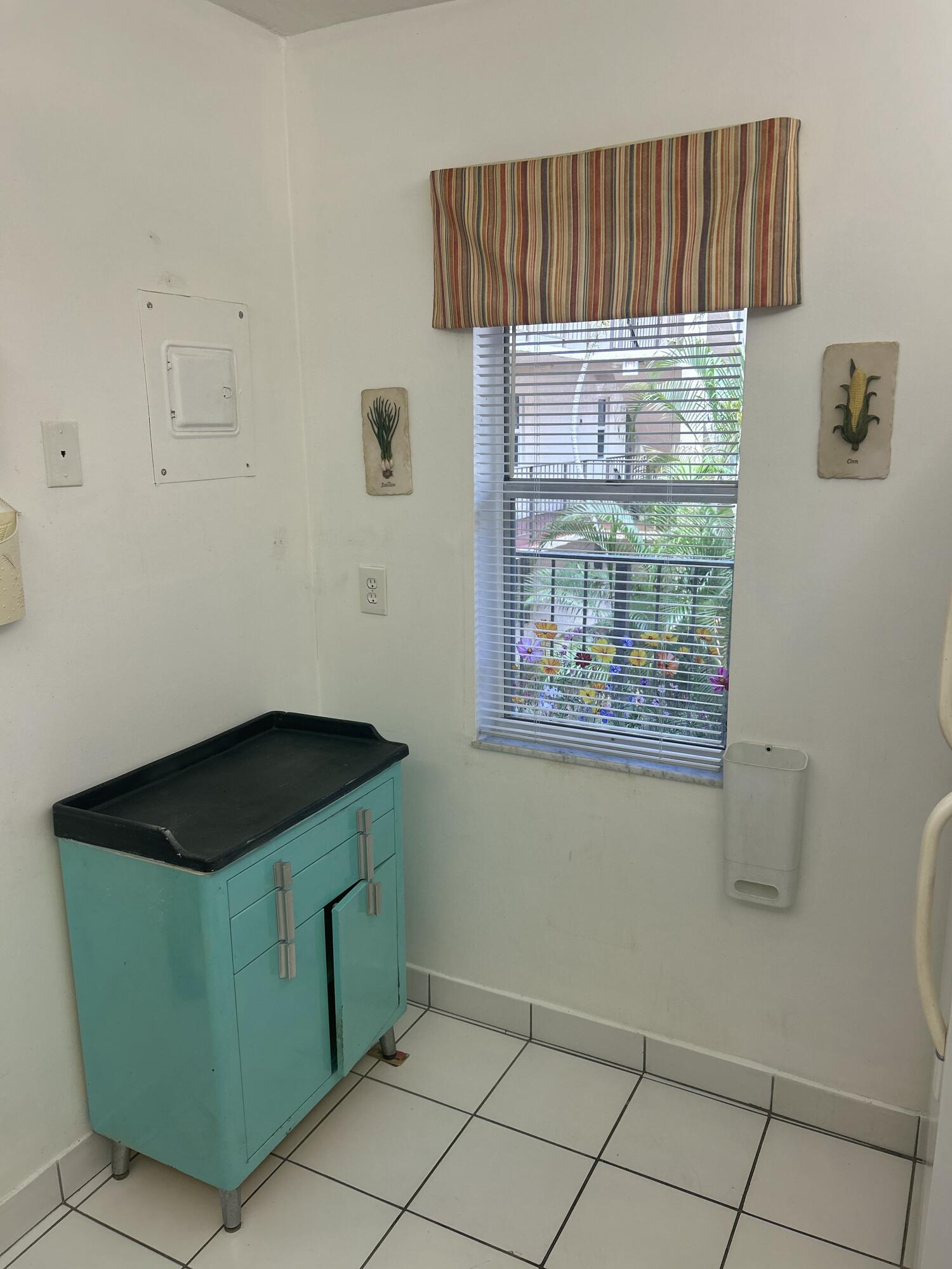 2801 Somerset #201, Lauderdale Lakes FL 33311