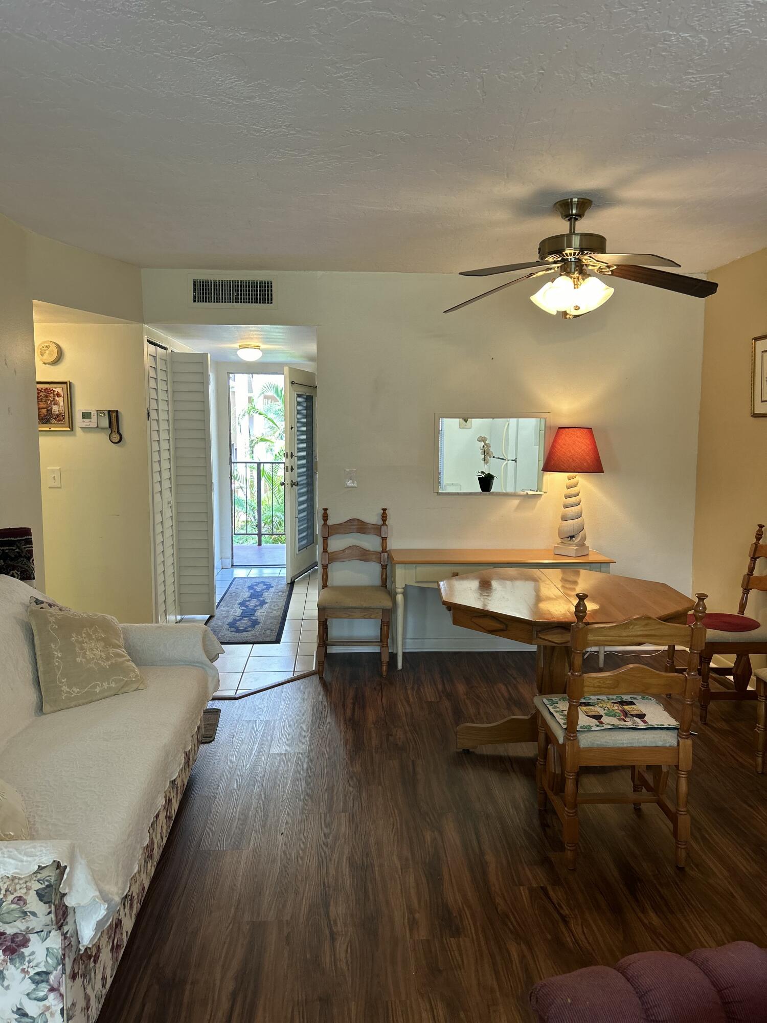 2801 Somerset #201, Lauderdale Lakes FL 33311