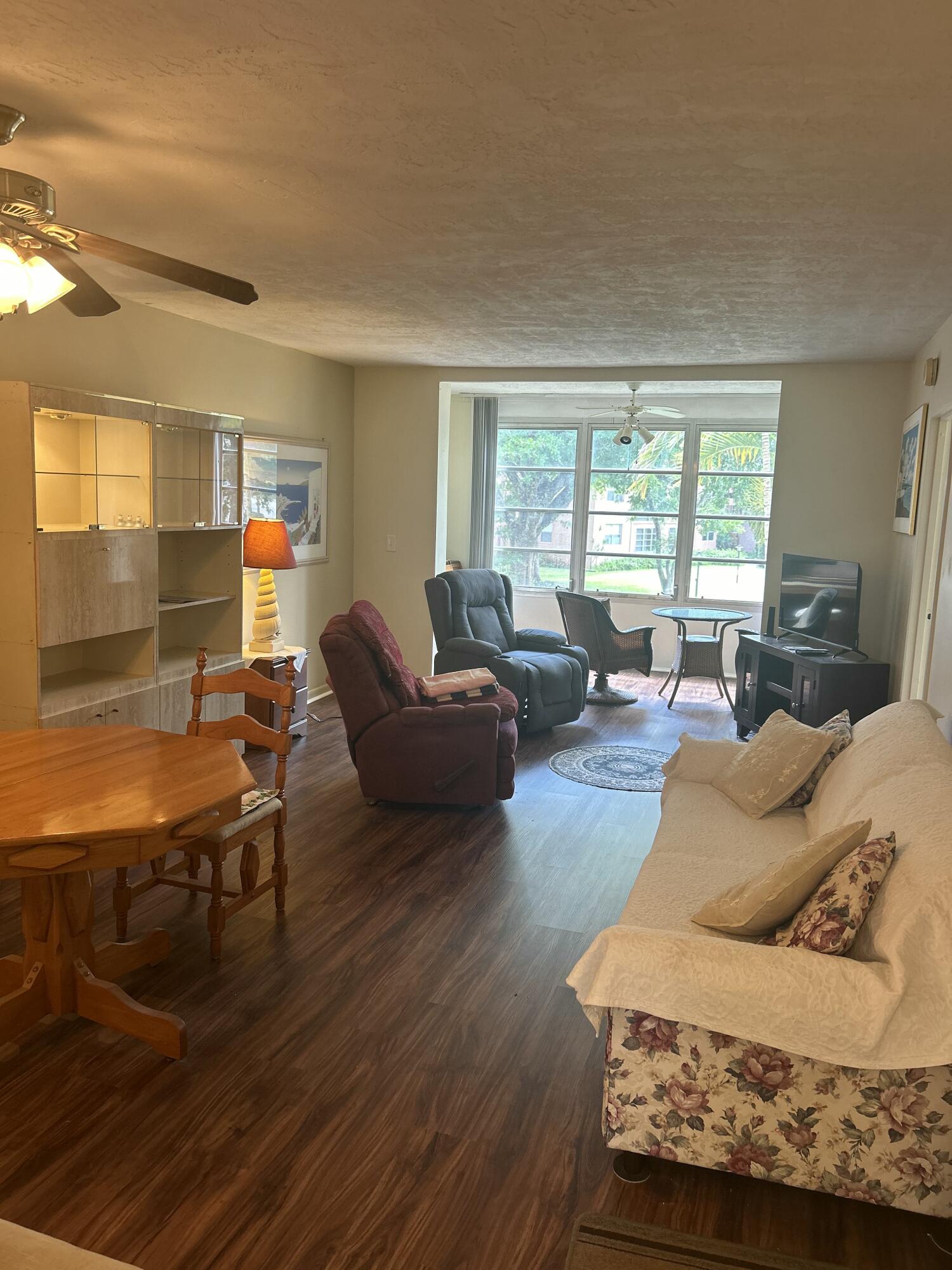 2801 Somerset #201, Lauderdale Lakes FL 33311
