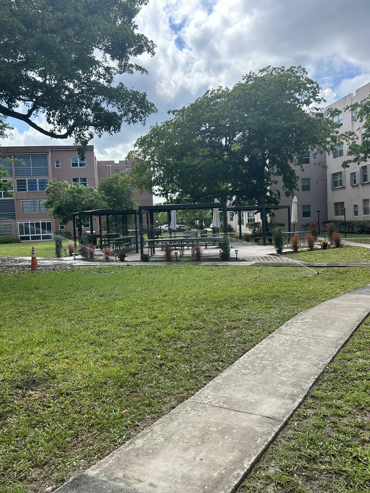 2801 Somerset #201, Lauderdale Lakes FL 33311