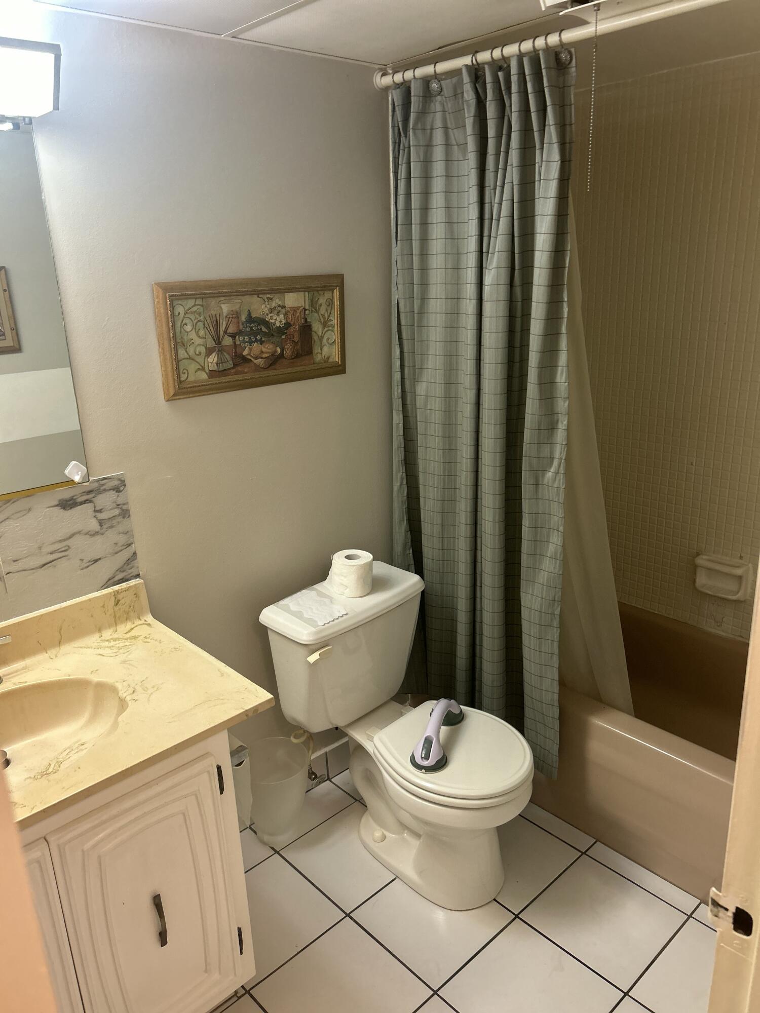 2801 Somerset #201, Lauderdale Lakes FL 33311