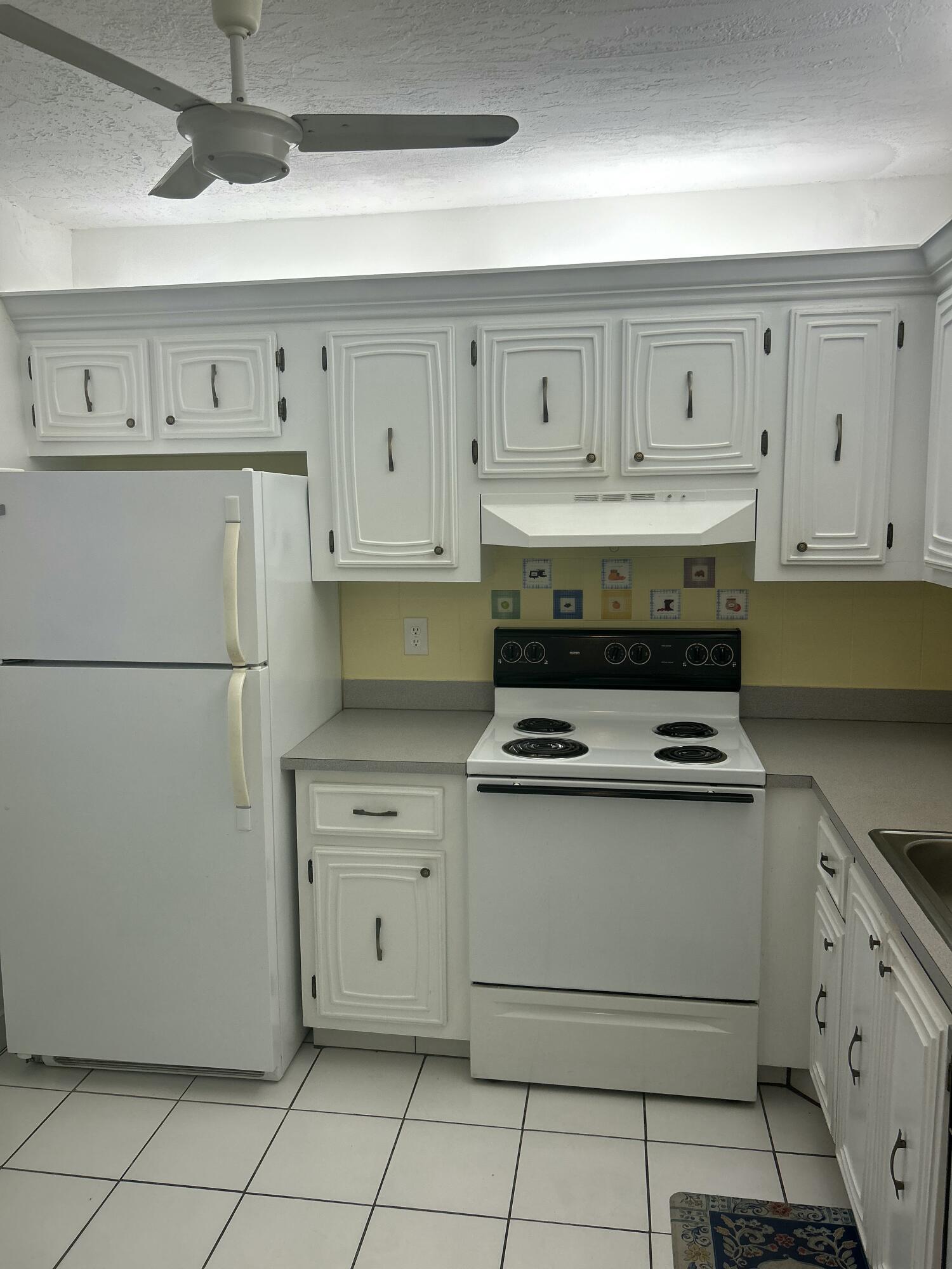 2801 Somerset #201, Lauderdale Lakes FL 33311