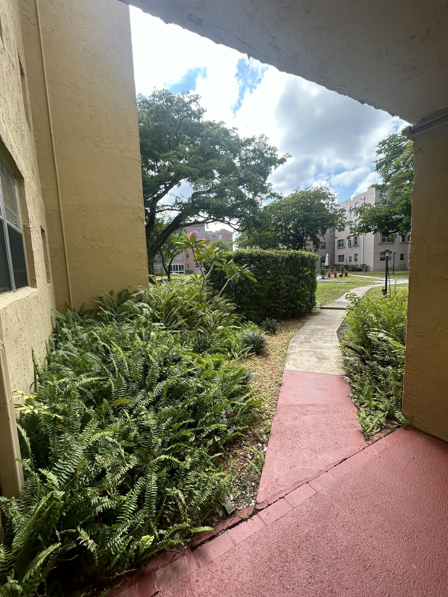 2801 Somerset #201, Lauderdale Lakes FL 33311