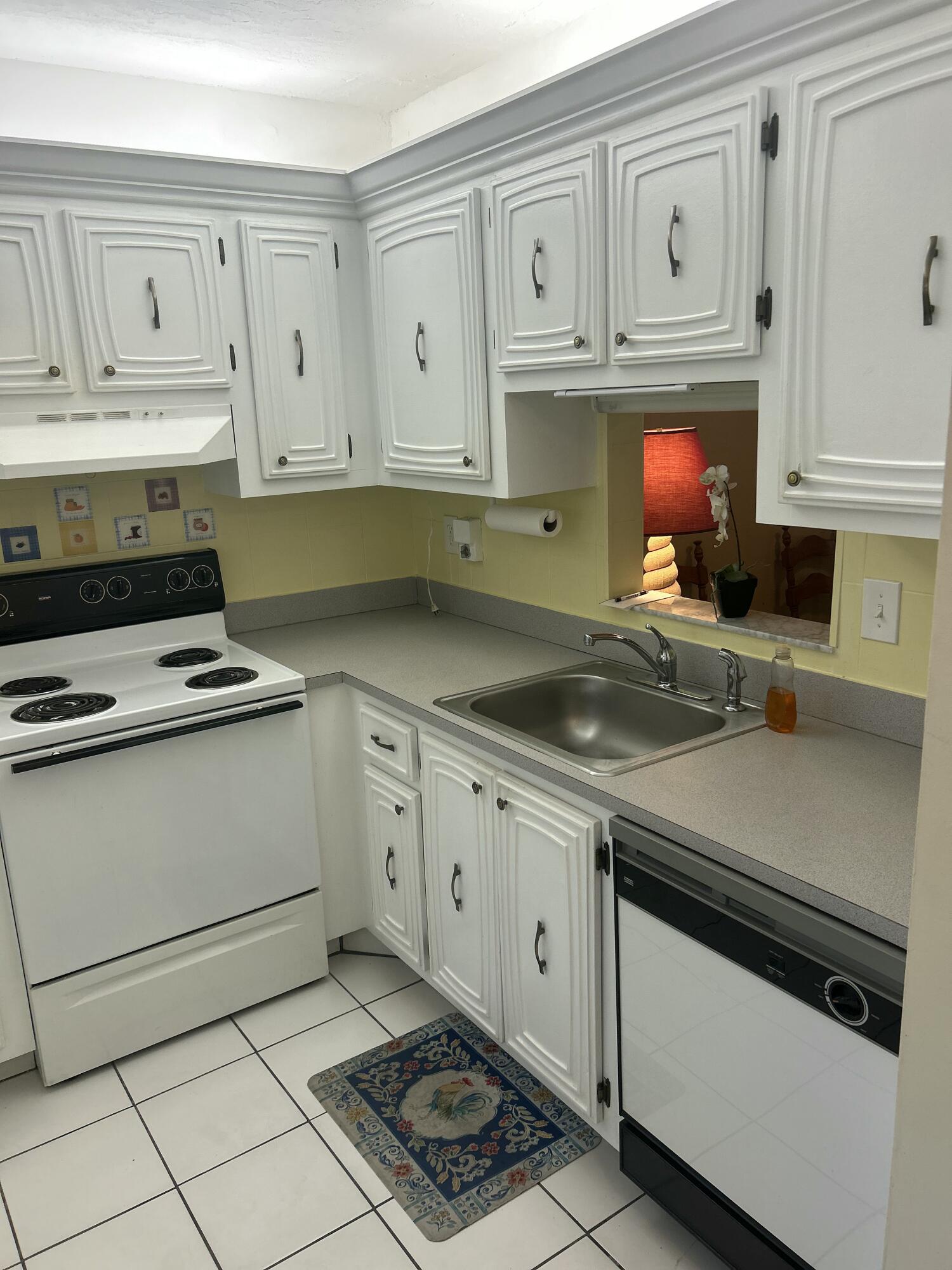 2801 Somerset #201, Lauderdale Lakes FL 33311