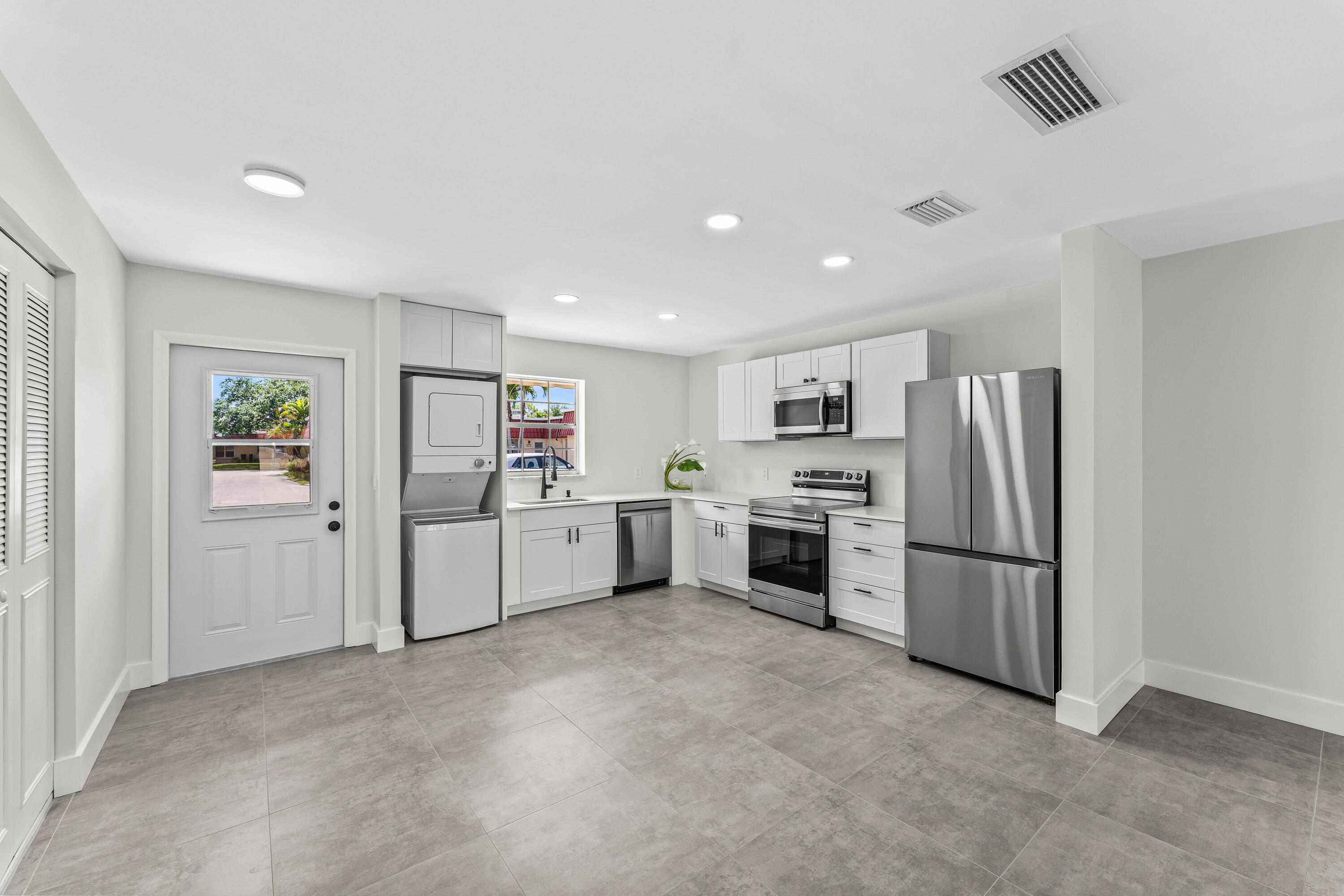 711 Laconia #B, , FL 33467