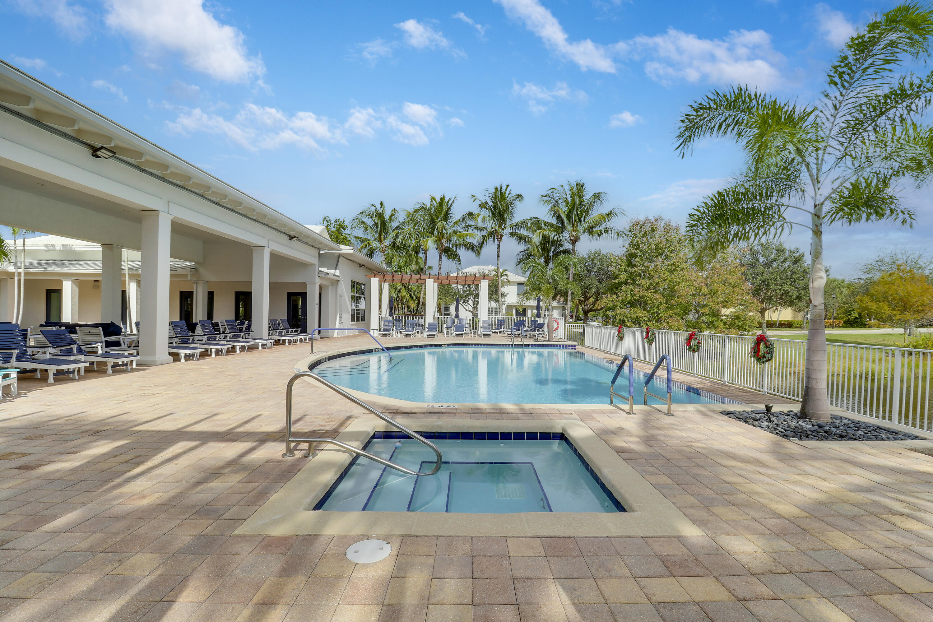 5242 Cambridge, Palm Beach Gardens FL 33418