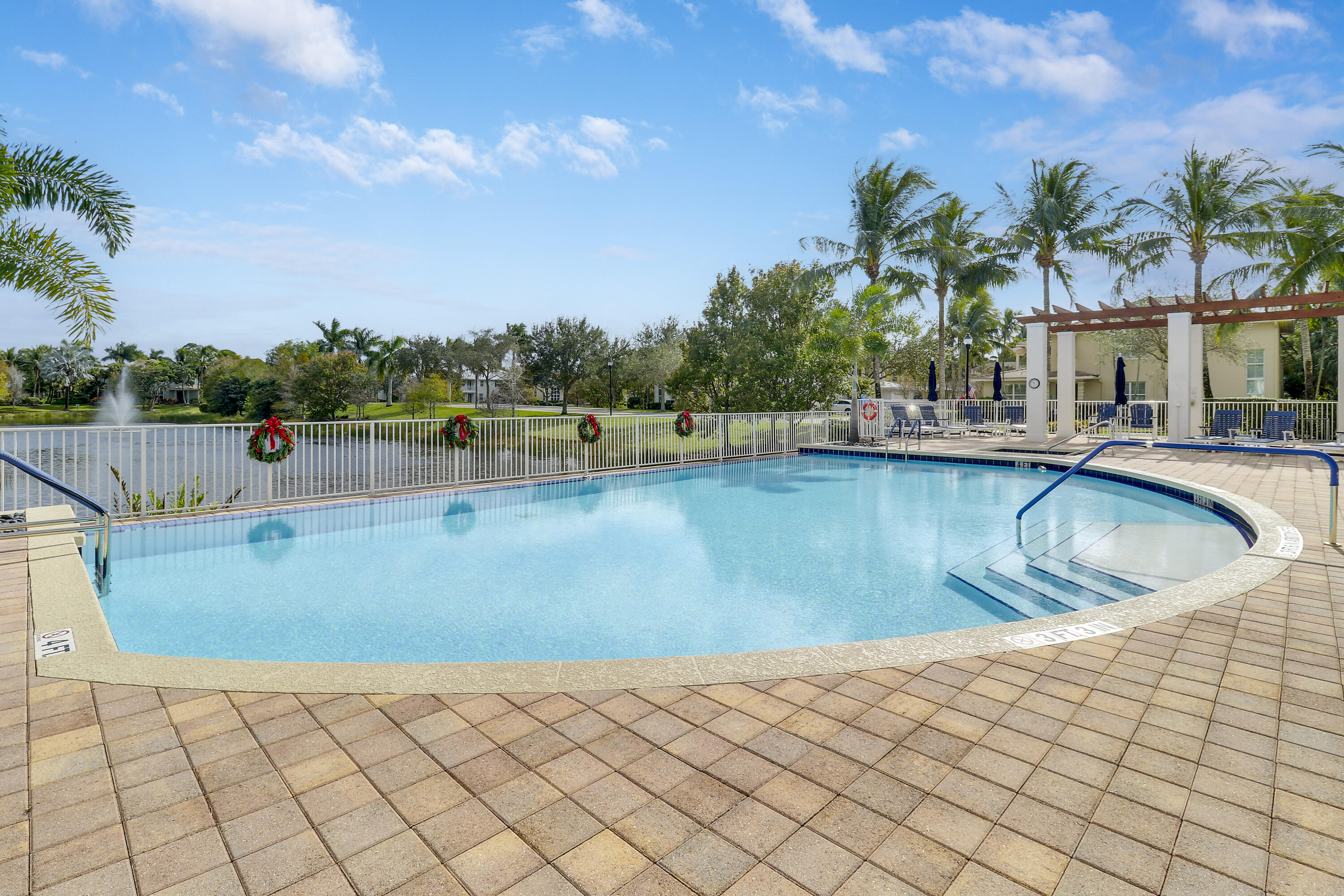 5242 Cambridge, Palm Beach Gardens FL 33418