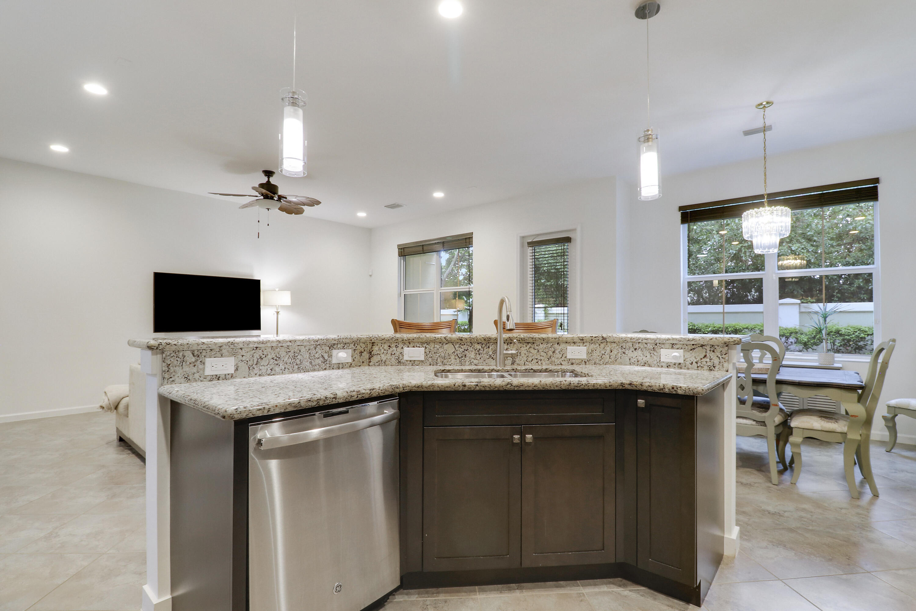 5242 Cambridge, Palm Beach Gardens FL 33418