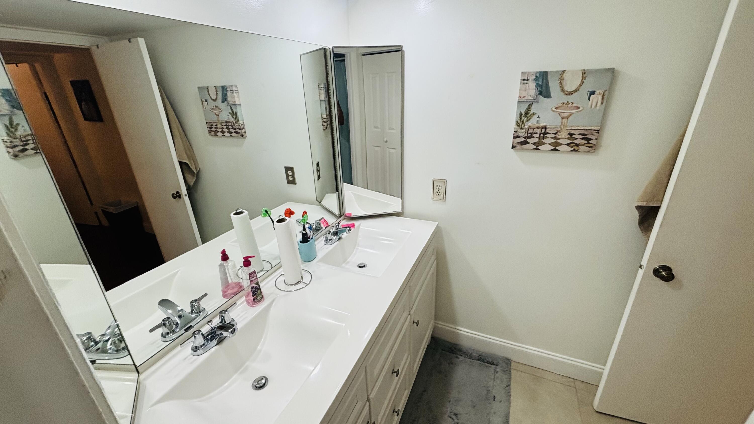 245 Woodland, Palm Springs FL 33461