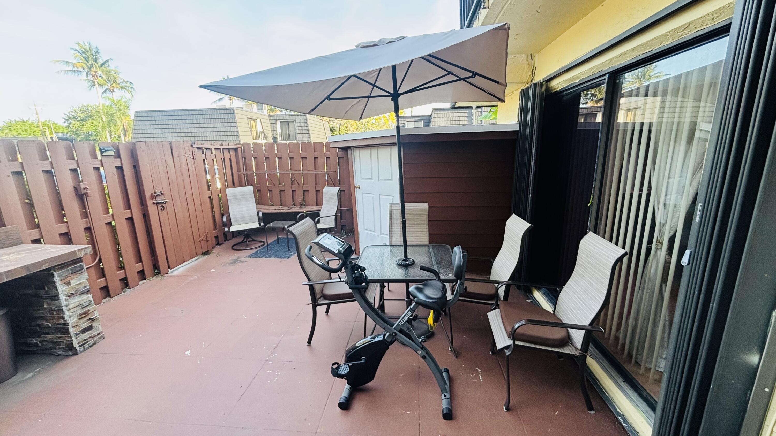 245 Woodland, Palm Springs FL 33461