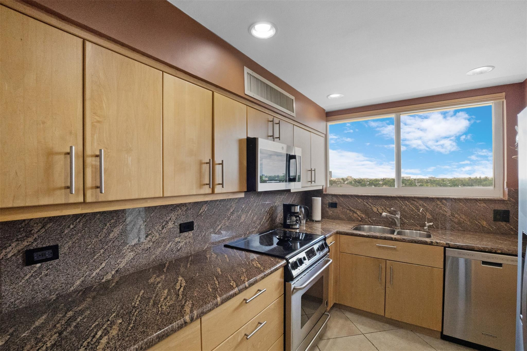 333 Sunset #503, Fort Lauderdale FL 33301