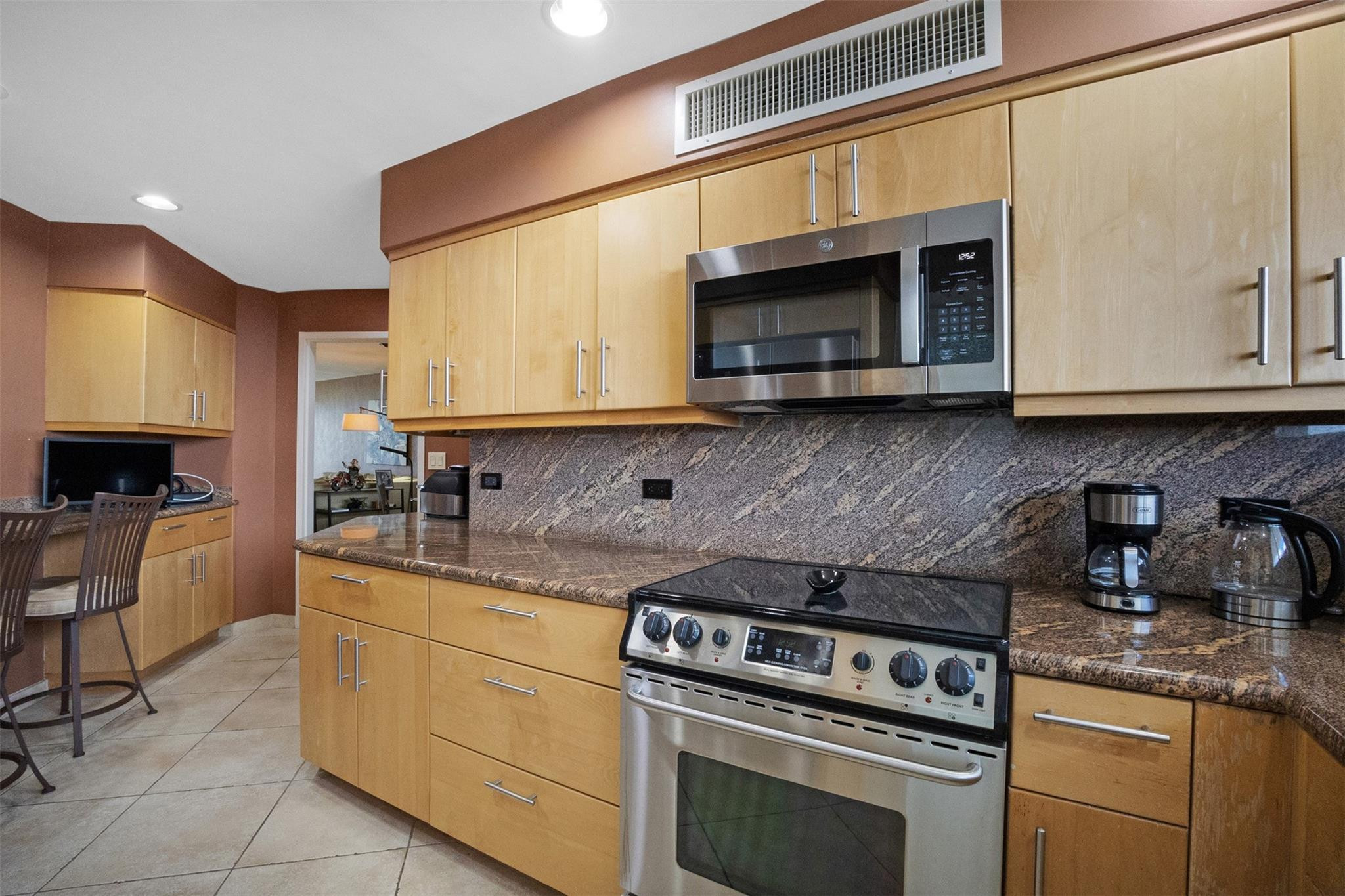 333 Sunset #503, Fort Lauderdale FL 33301