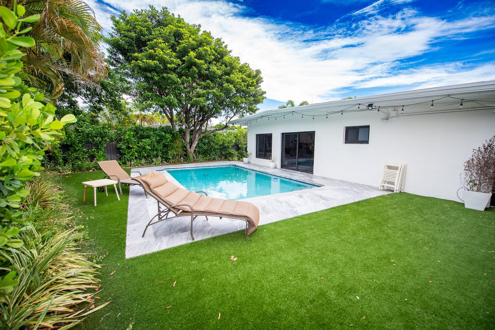 18560 NE 20th, North Miami Beach FL 33179
